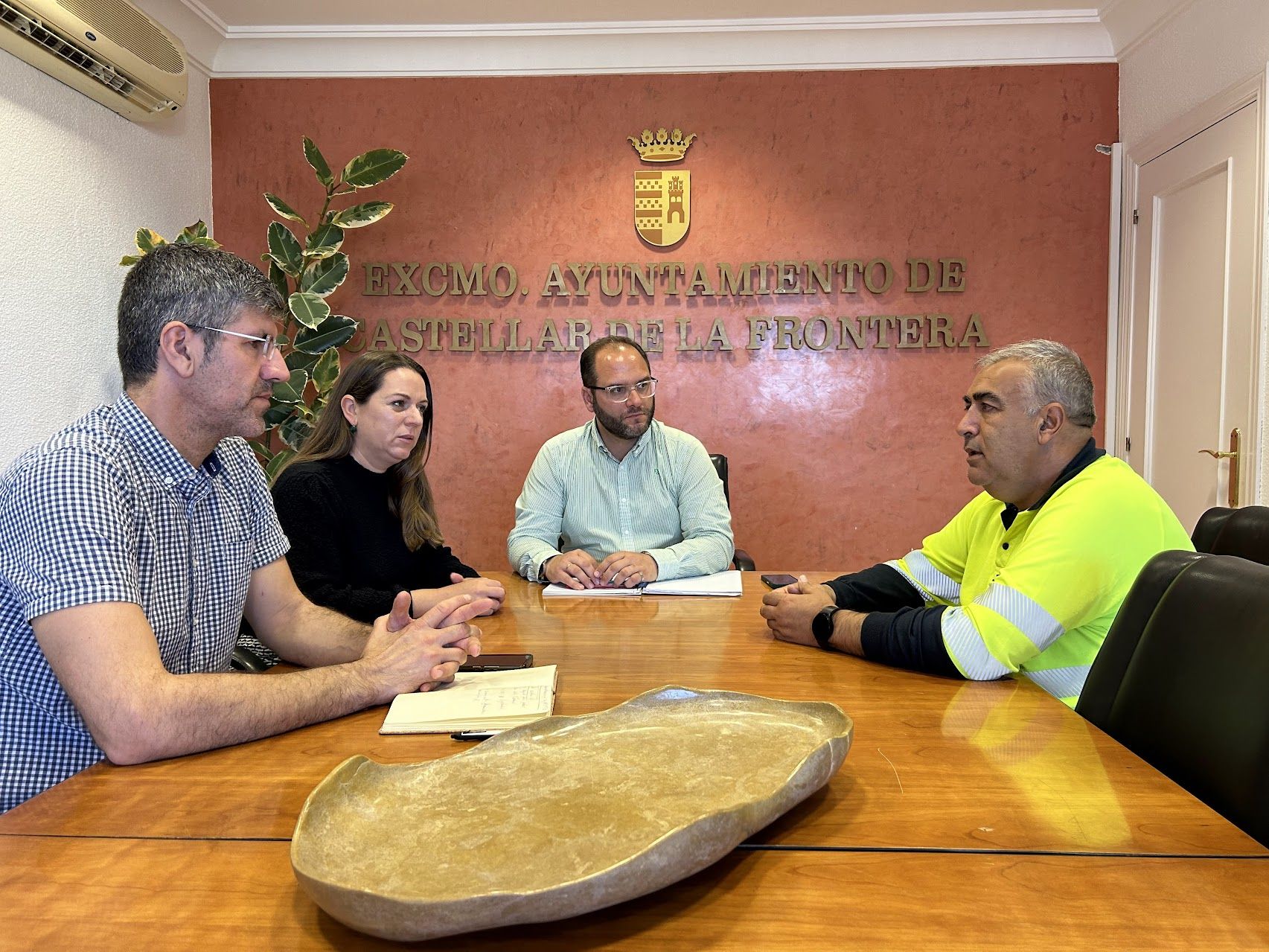 Castellar pone en marcha el Plan de Cooperación Local 2025 con la contratación de siete desempleados