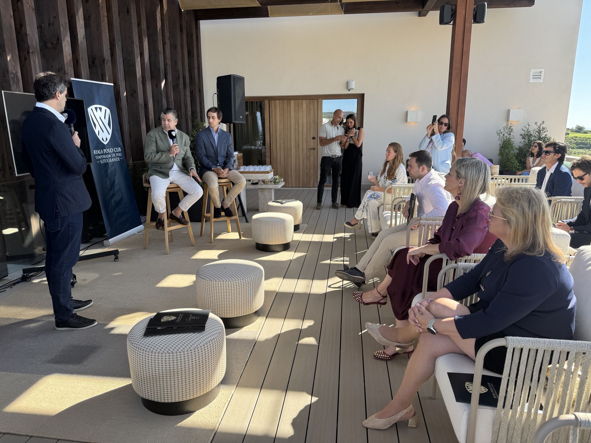 2025 presentan polo IMG 1413