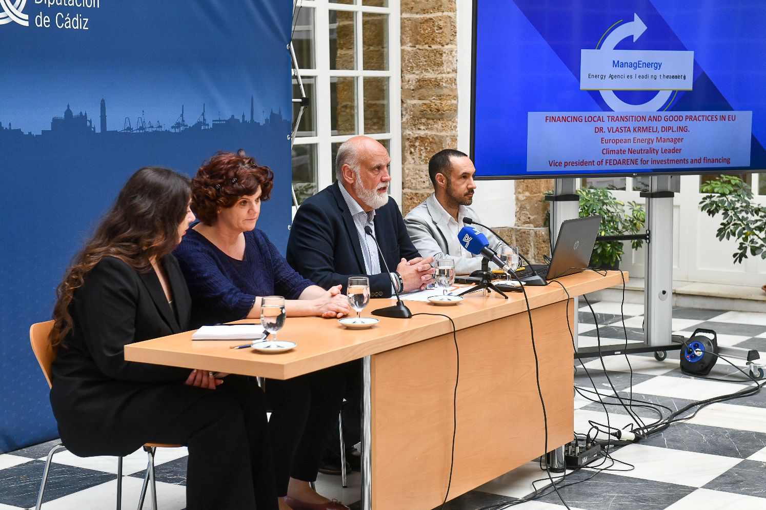 Encuentro con municipios sobre la transición energética.