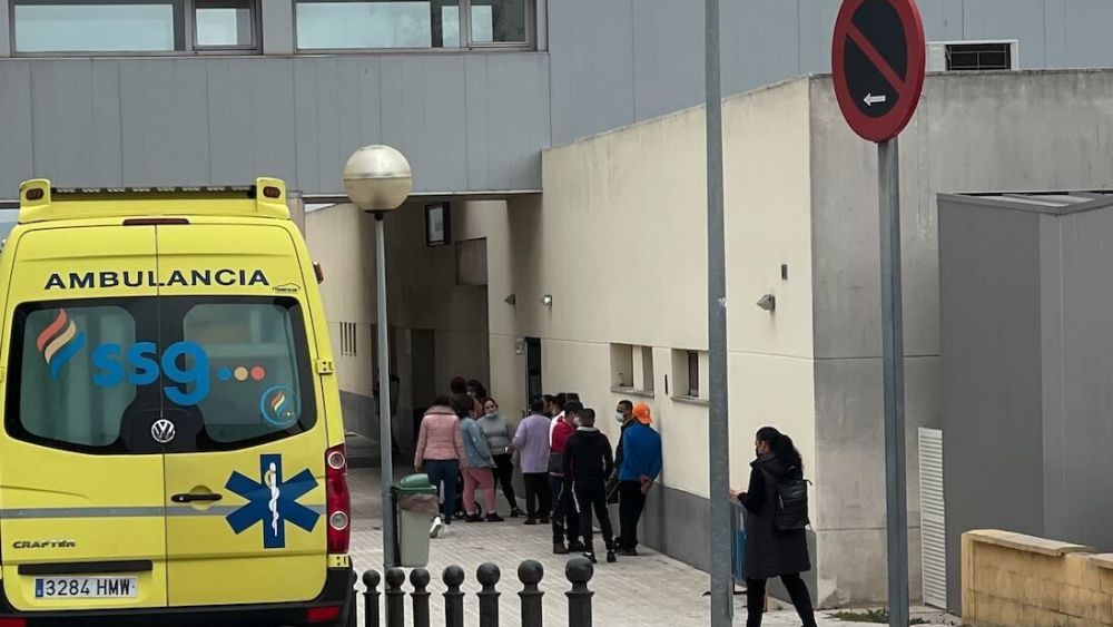 Un médico del 061 sufre una "salvaje agresión" durante una intervención en Algeciras. 