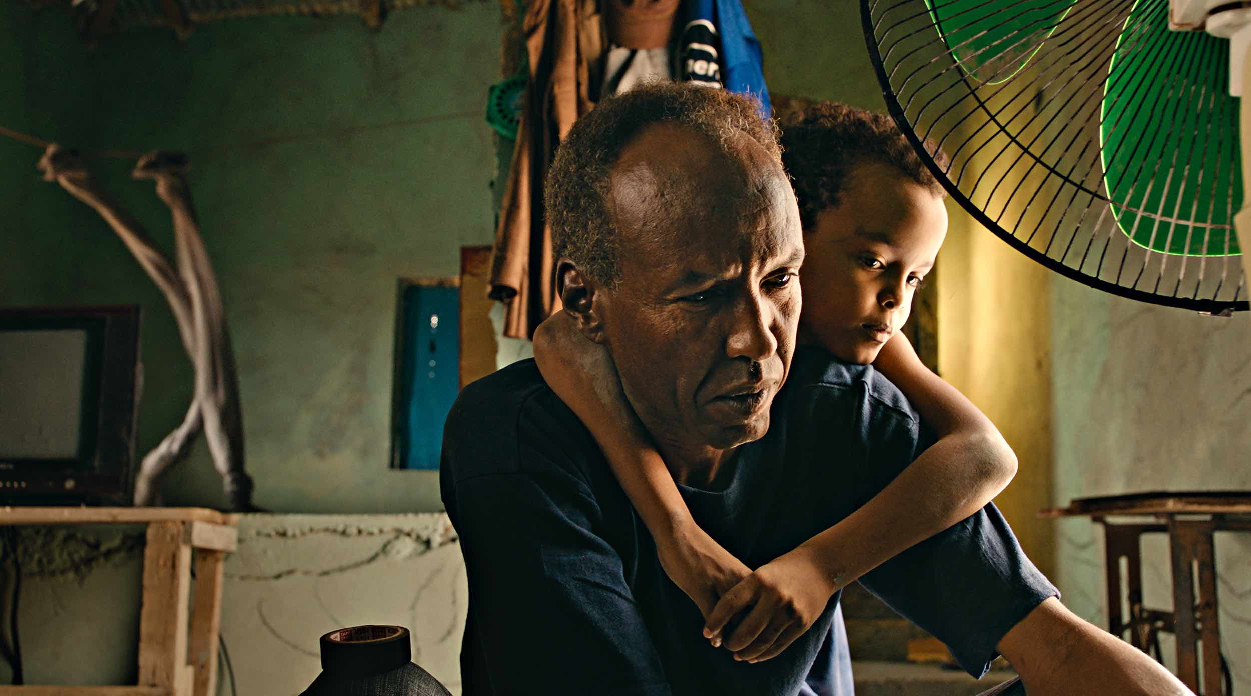Fotograma de The village next to paradise. Mo Harawe gana el Premio a Mejor Largometraje de la 22 edición del FCAT por The village next to paradise