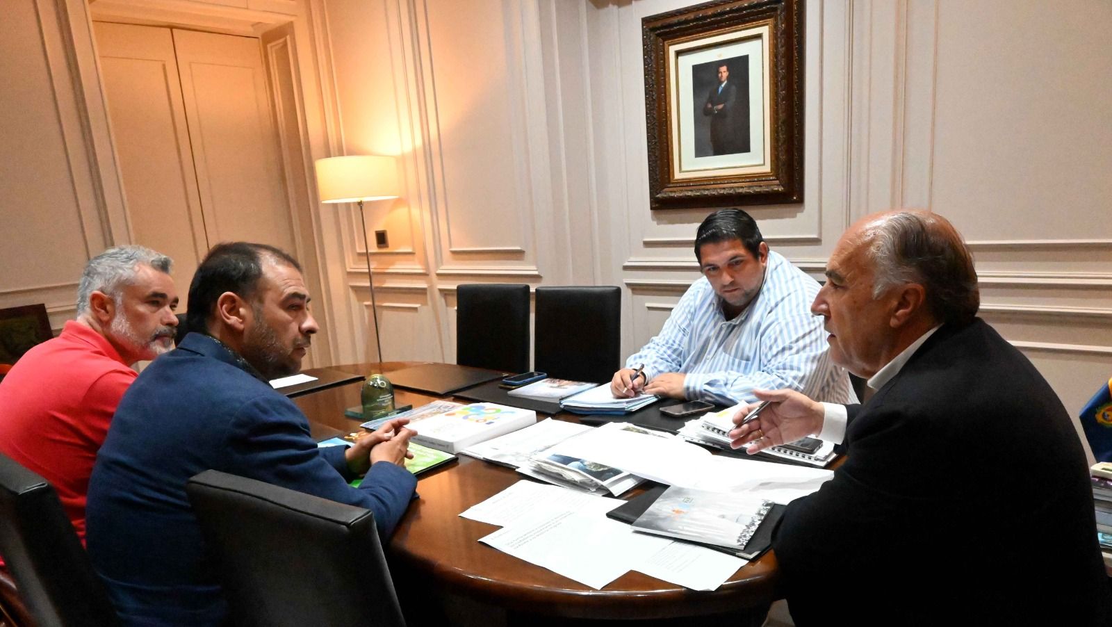 El alcalde recibe a representantes de JUCIL en el Ayuntamiento
