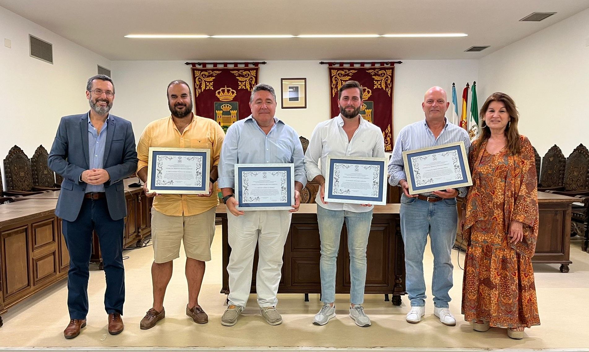 Reconocimiento municipal a los cuatro costaleros linenses que portaron el Cachorro de Sevilla en Roma