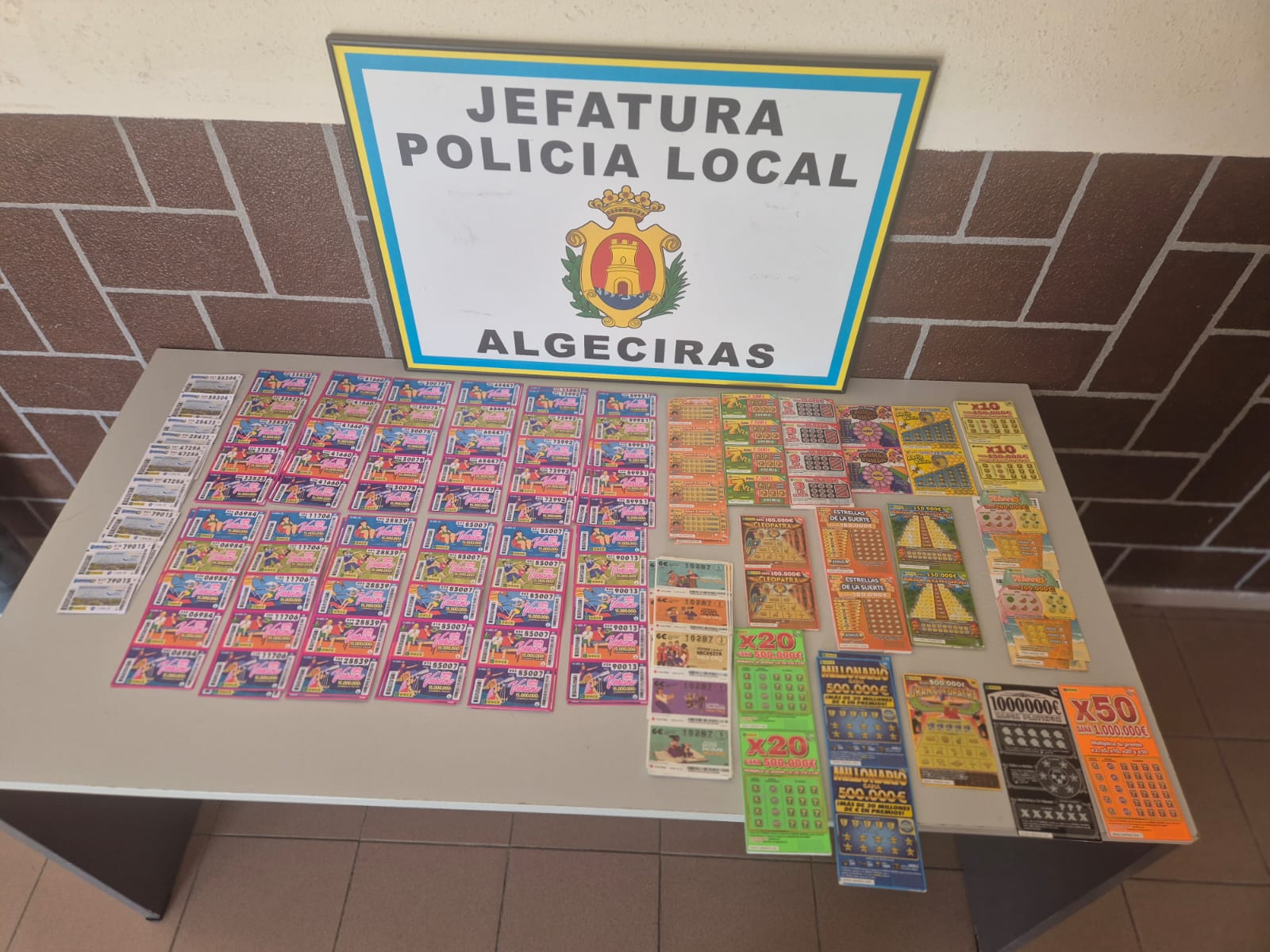 La colaboración ciudadana y la Policía Local permiten a un vendedor de la ONCE recuperar centenares de cupones perdidos