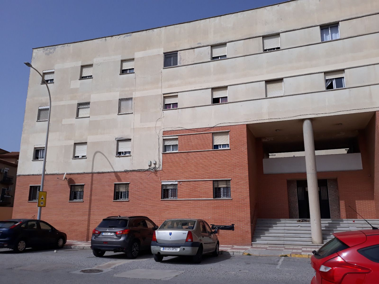 La Junta saca a licitación la mejora de 32 viviendas de un bloque de Punto Ribot, en La Línea