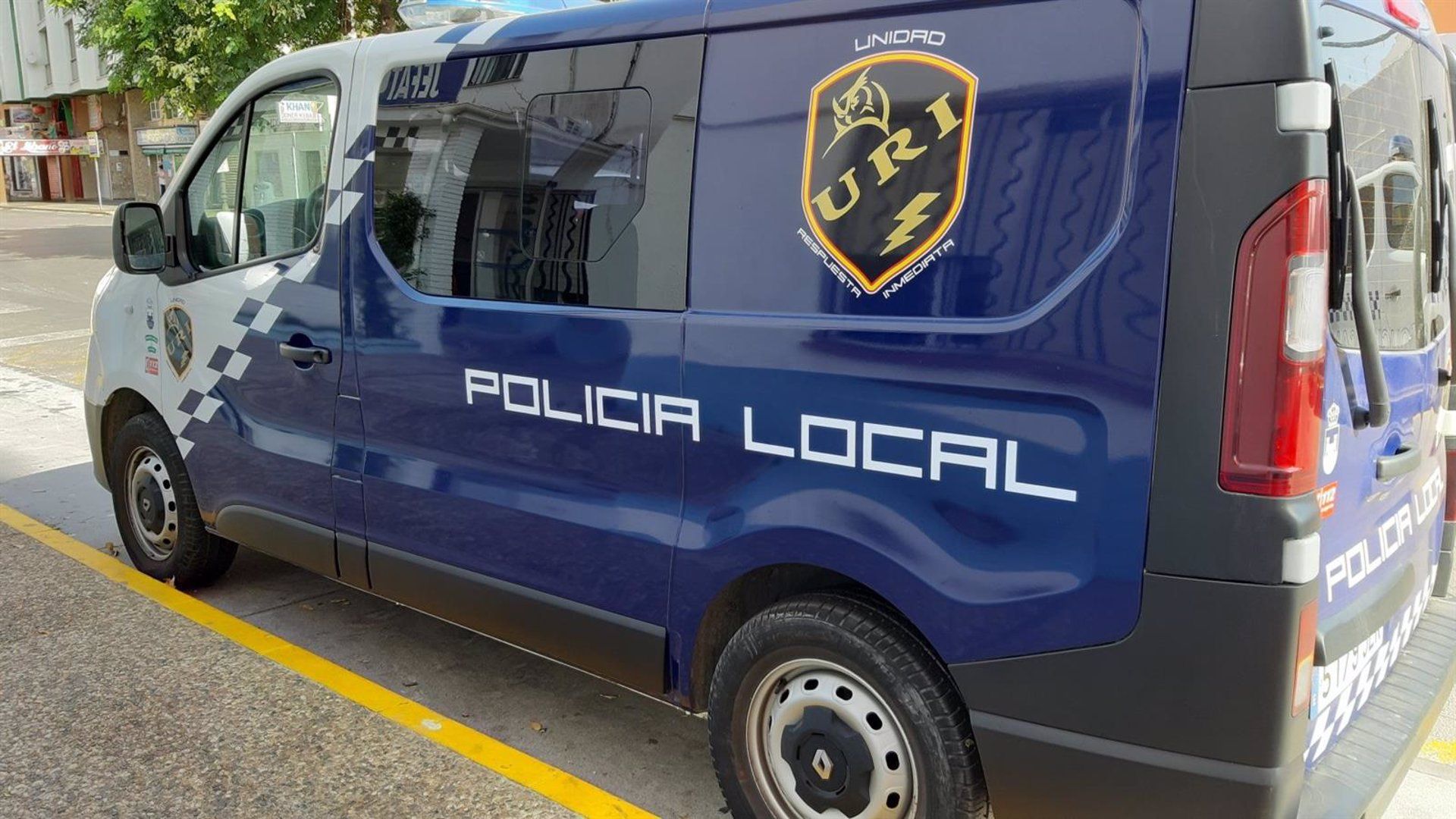 Tres detenidos en La Línea al tirar por la ventanilla del coche casi un kilo de hachís antes de un control policial
