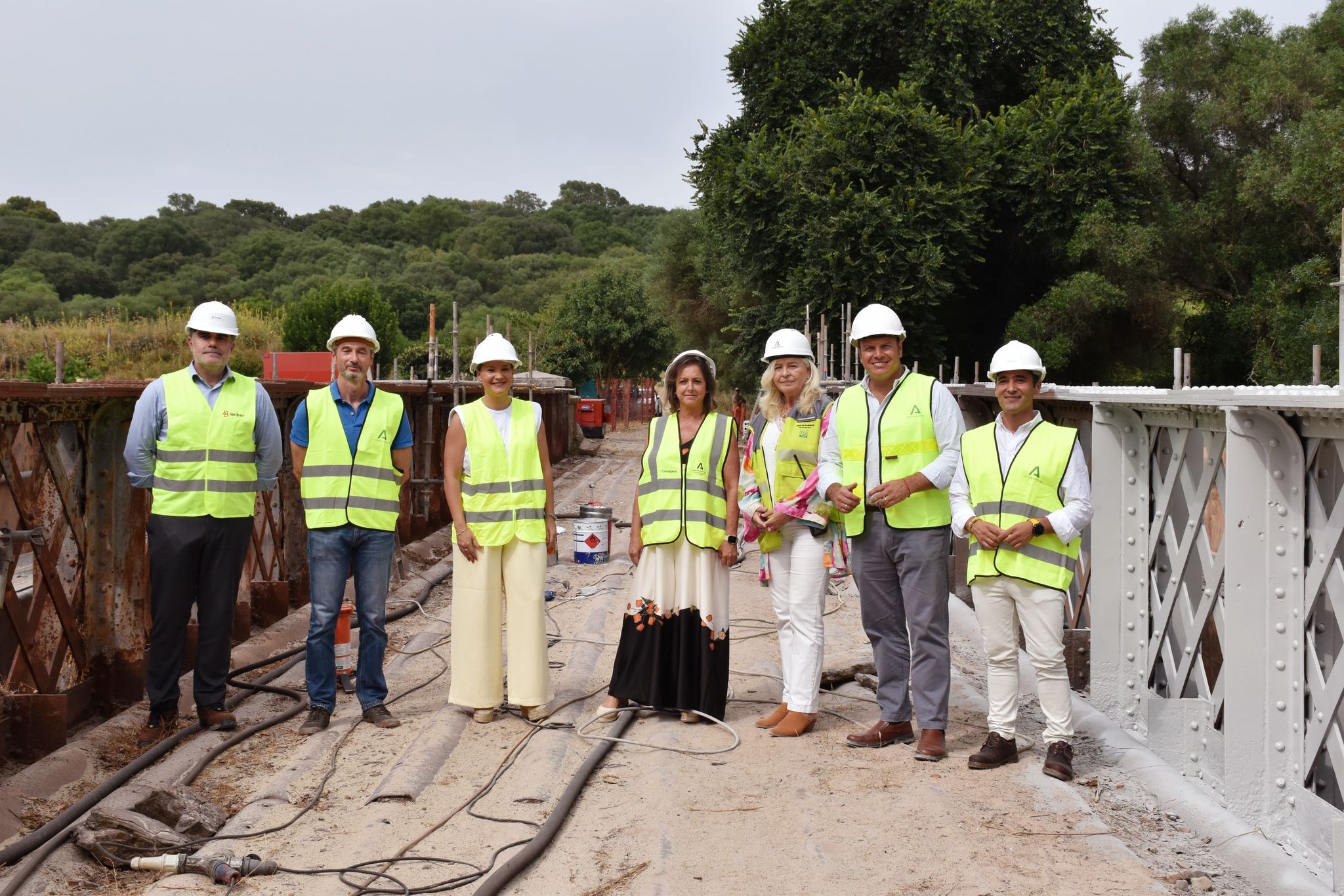 La Junta invierte 300.000 euros en la rehabilitación del Puente de Hierro sobre el río Palmones.