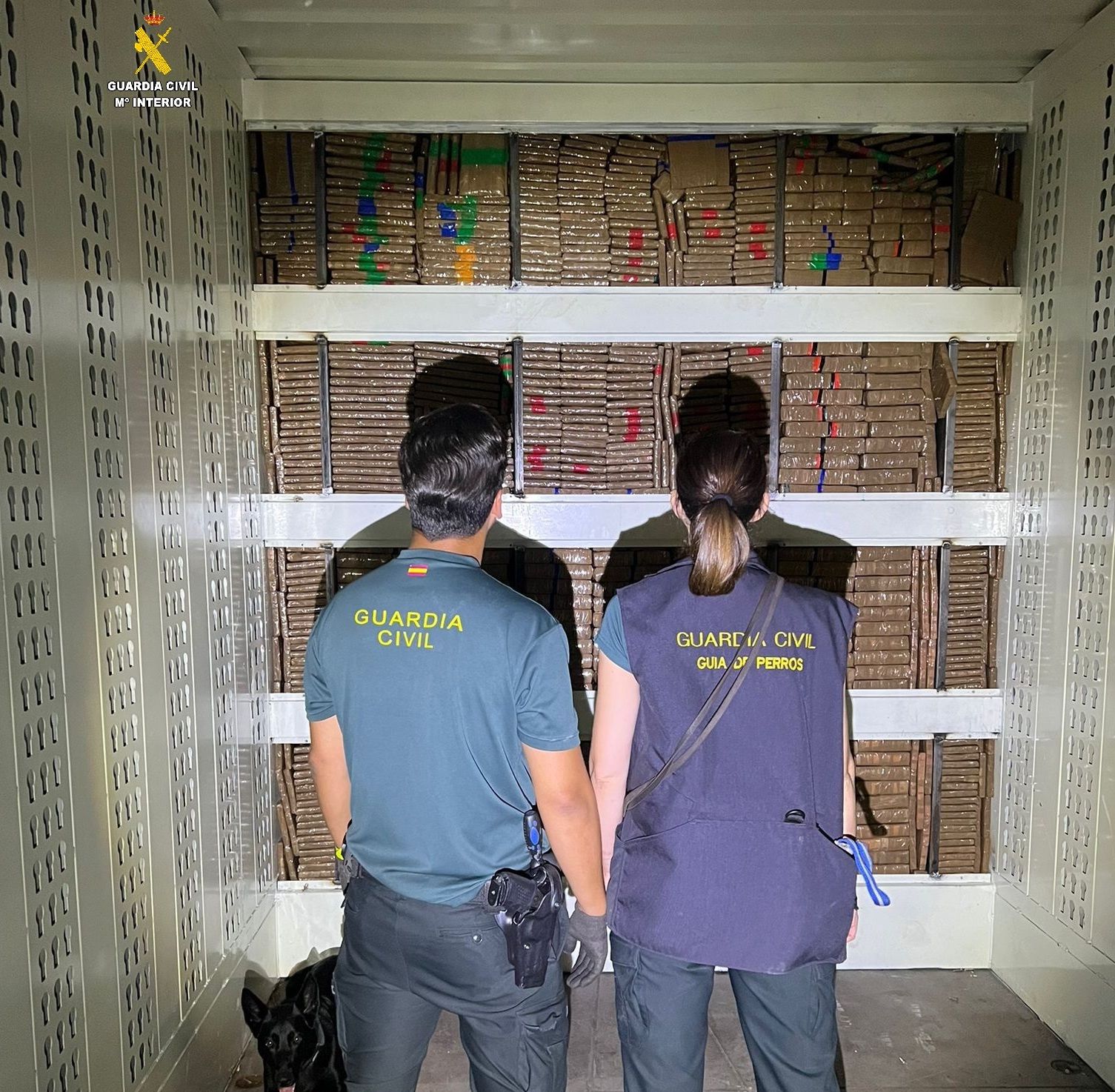 Intervenidos 4.762 kilos de hachís ocultos en el interior de un camión procedente de Marruecos.