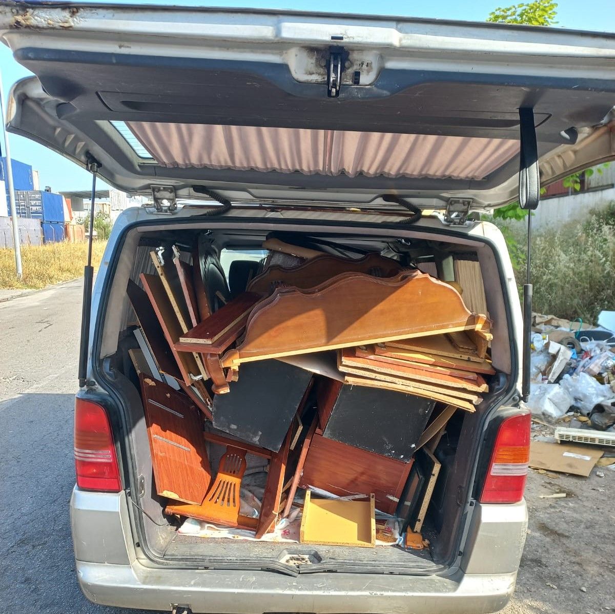 Tramitadas 74 denuncias por verter escombros en Algeciras en solo una semana.