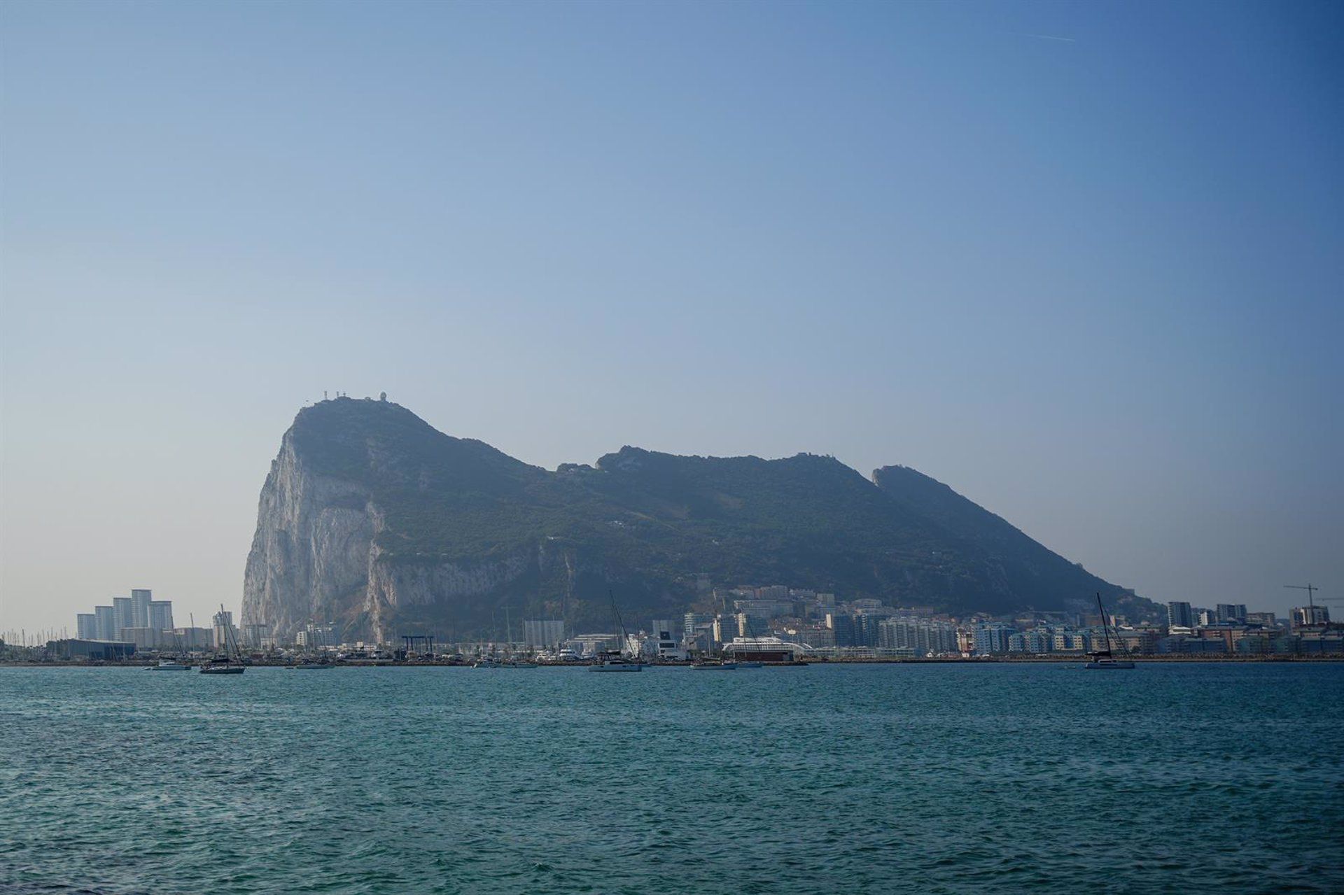 Los alcaldes del Campo de Gibraltar se reúnen este viernes con Albares por el acuerdo de Gibraltar. Foto: Francisco J. Olmo - Europa Press.