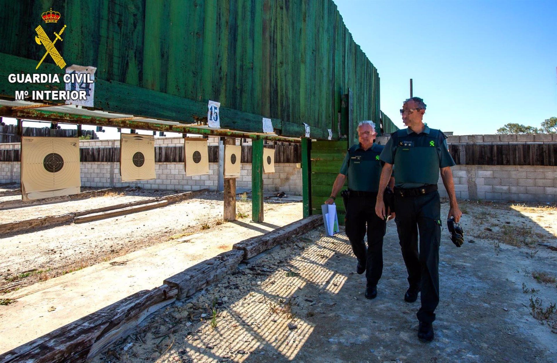 Agentes de la Guardia Civil de Cádiz en un operativo contra informes médicos fraudulentos - GUARDIA CIVIL