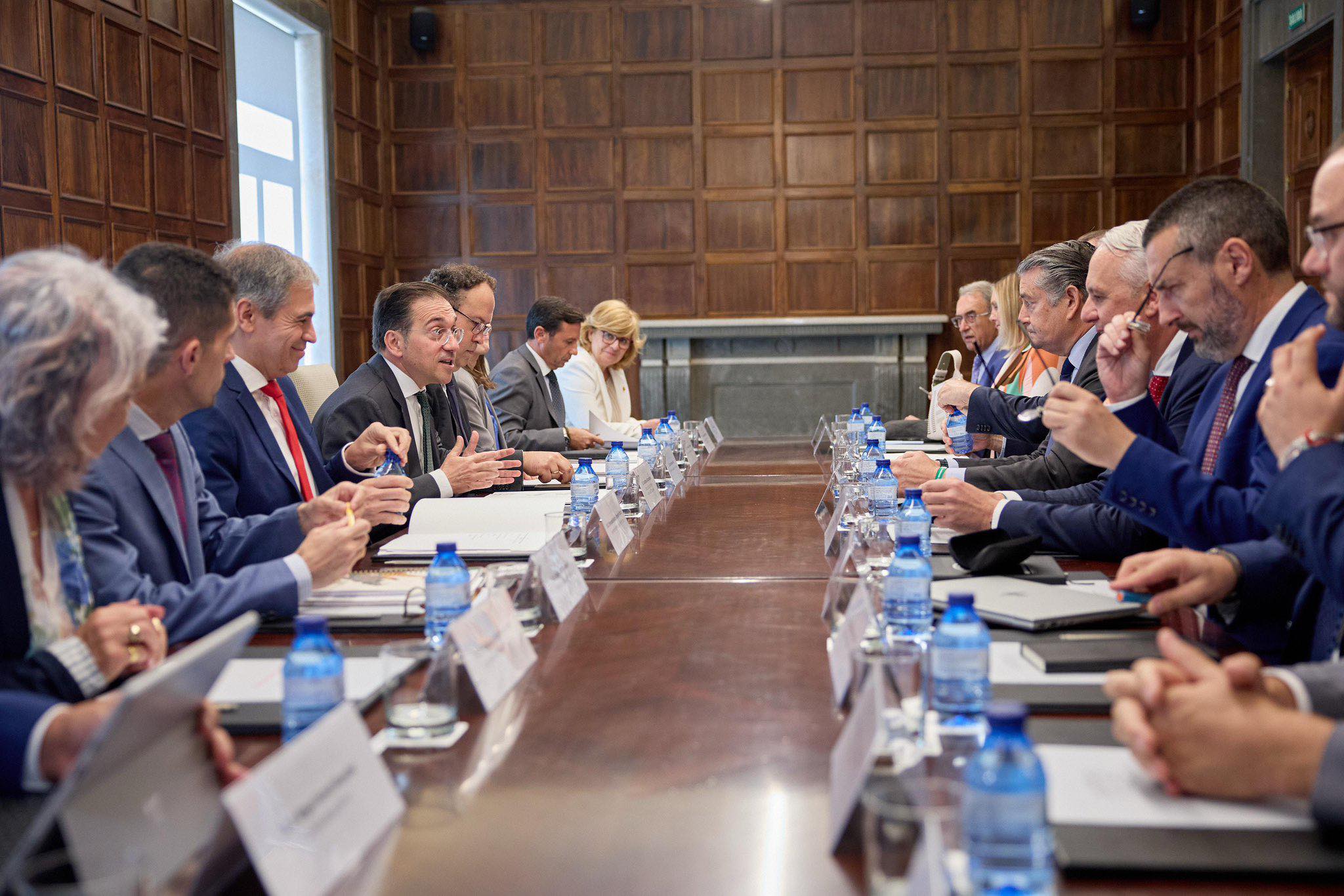 Claves del acuerdo sobre Gibraltar: fin de la Verja, controles, pensiones, tabaco y aeropuerto