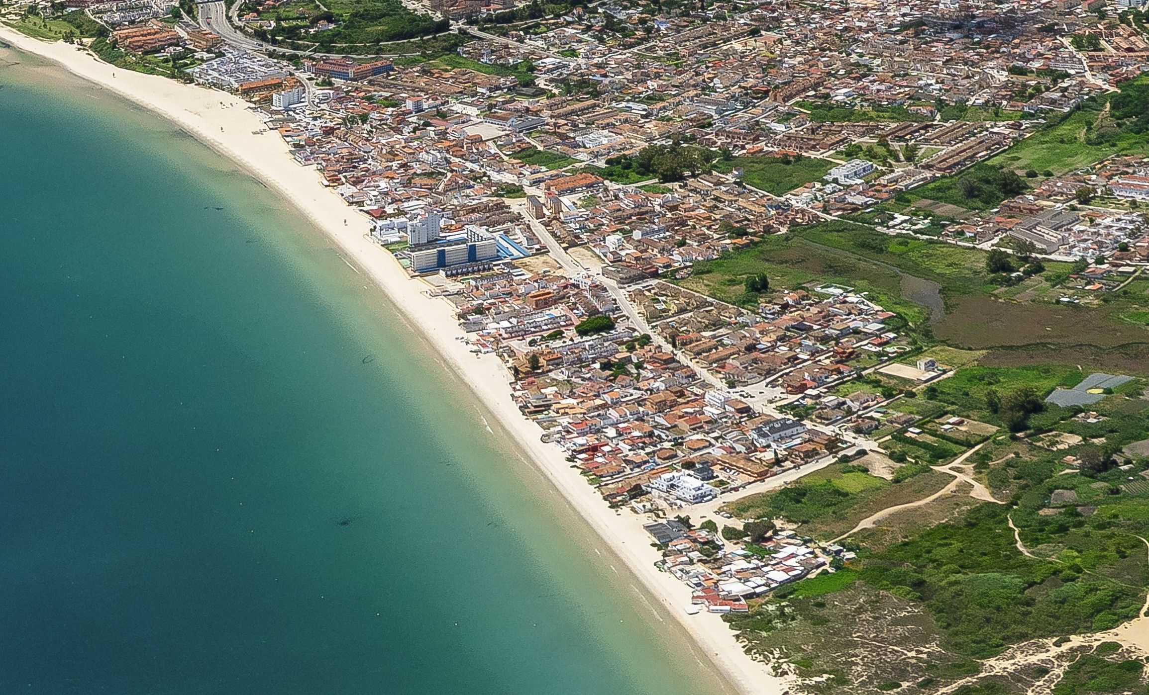 Playa del Rinconcillo. Mayo 2025. Imagen de APBA.El quinto trasvase de arena moverá más de 19.000 metros cúbicos en la playa del Rinconcillo
