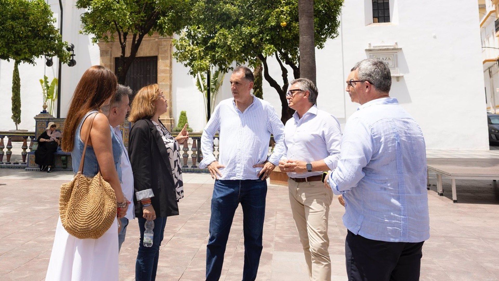 Vox exigirá en el Parlamento prohibir "velo y vestimentas islámicas" en espacios públicos. 