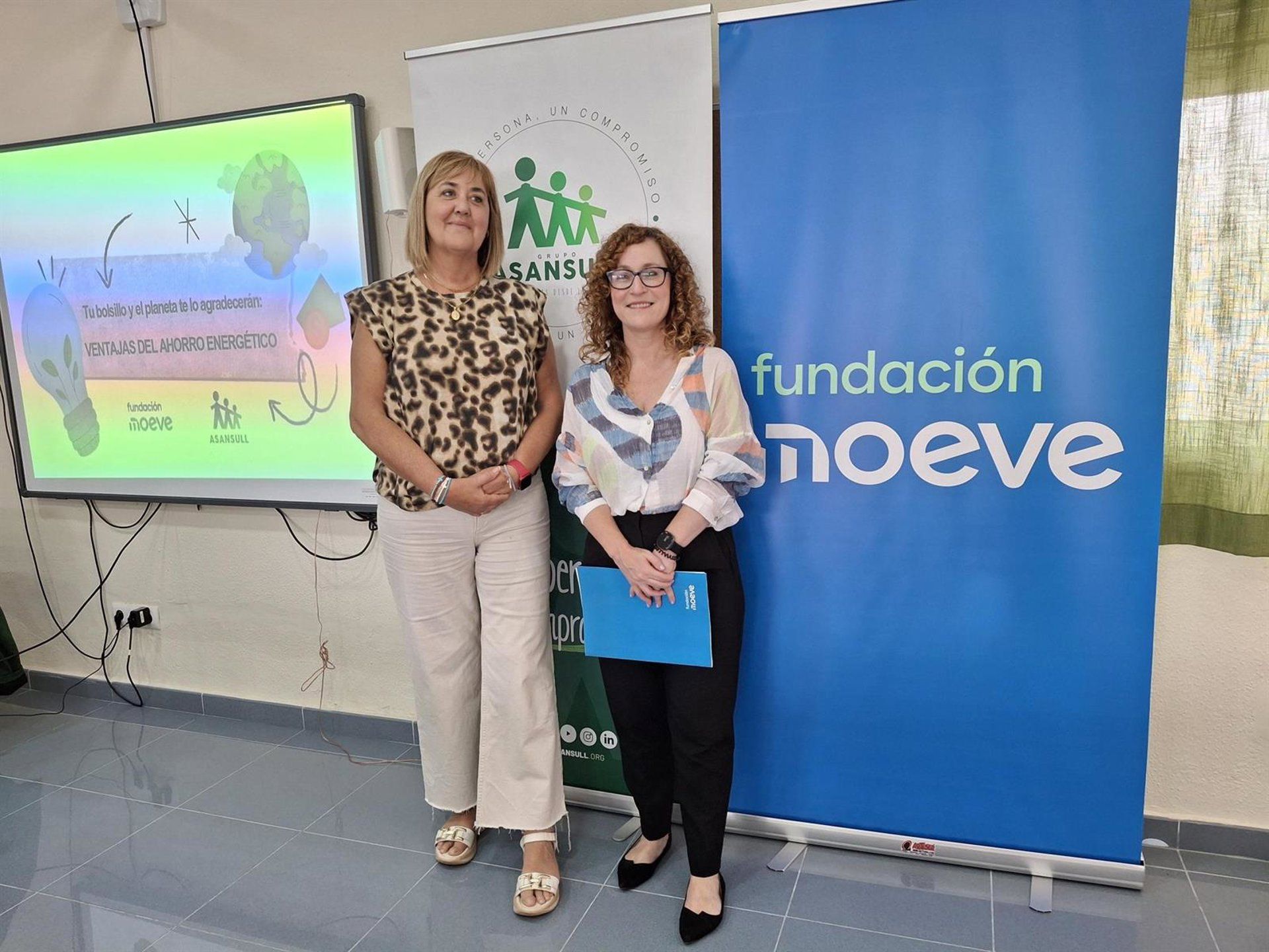  Voluntarios de Fundación Moeve forman en eficiencia energética a usuarios de Asansull en La Línea.