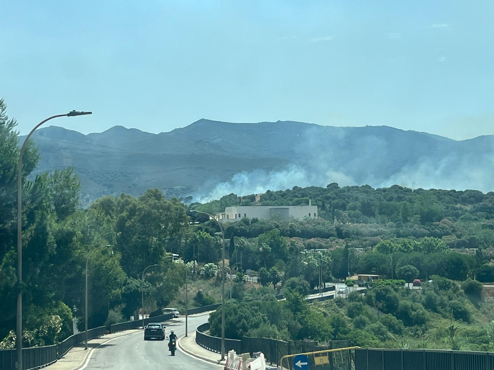 Imagen de archivo del incendio del pasado 11 de julio en Algeciras. Los afectados por el incendio en Botafuegos en julio podrán recibir ayudas del Gobierno