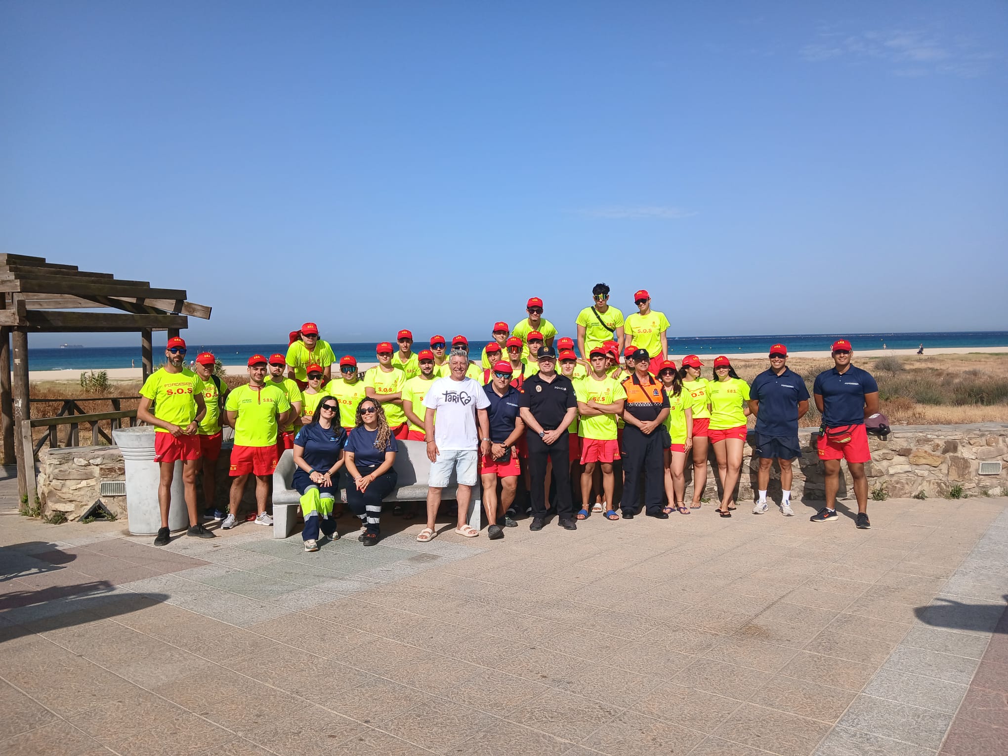 Tarifa presenta su dispositivo de salvamento en playas: 62 vigilantes, 6 vehículos y motos acuáticas.