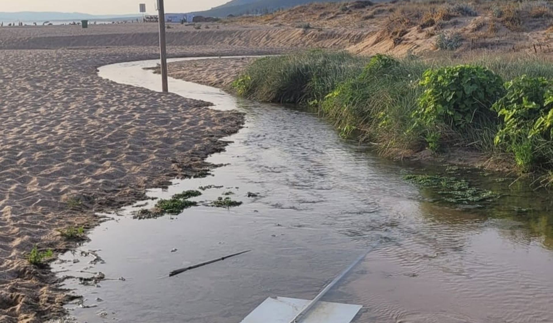 La Fiscalía interpone una denuncia penal por vertidos de aguas residuales en Atlanterra