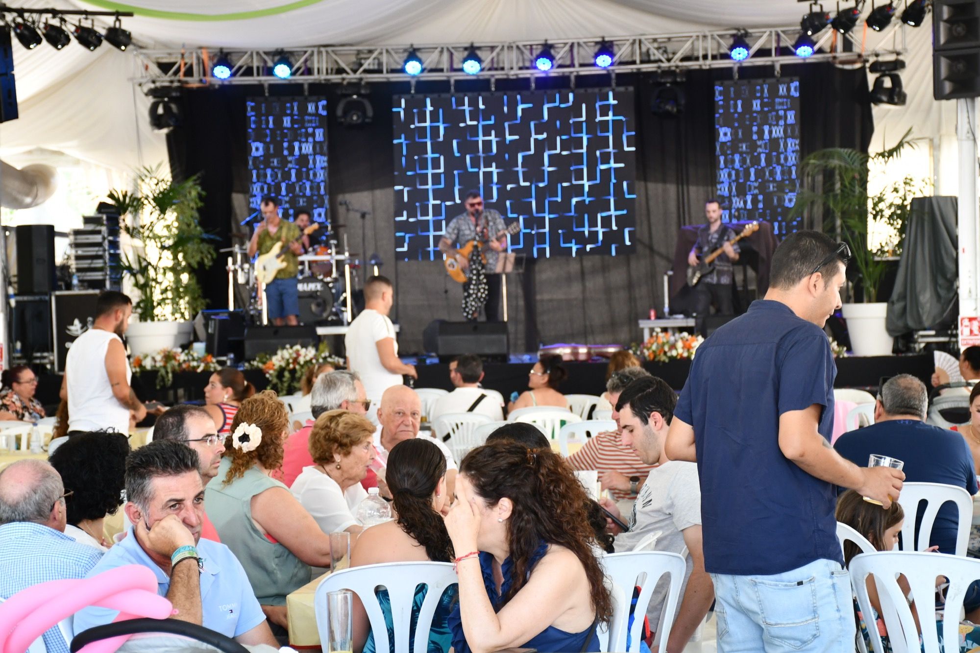 La Feria de Taraguilla disfruta con intensidad de su Domingo Rociero.