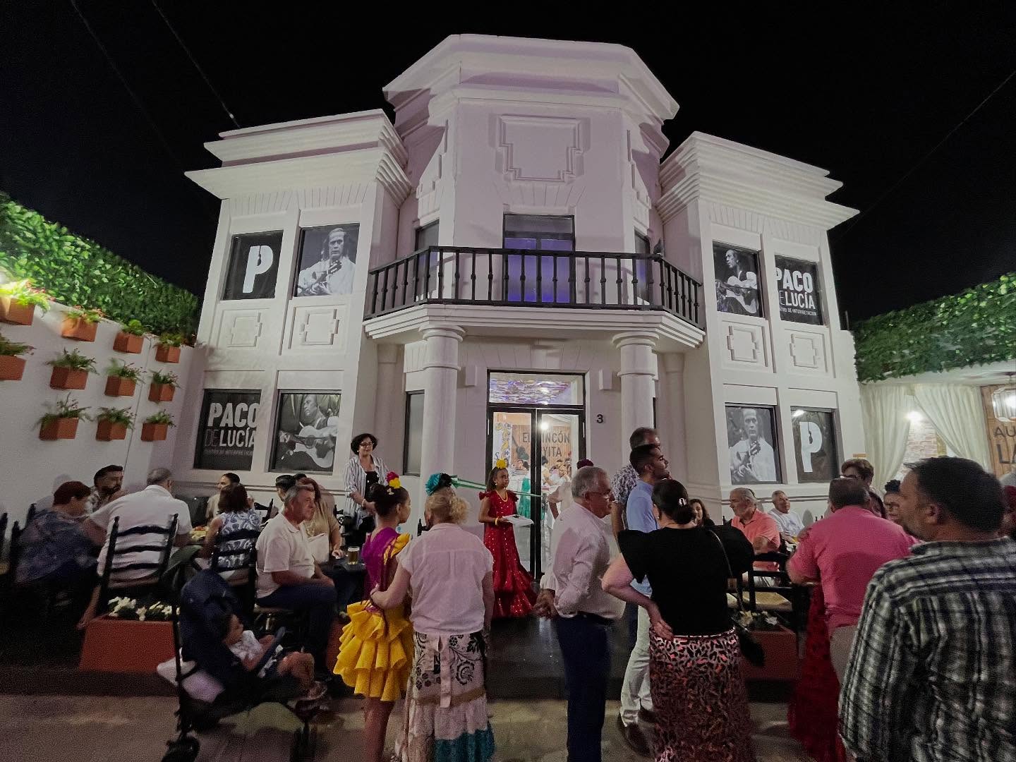 Imagen de la primera noche de la Feria Real de Algeciras 2025. 8Directo. 'Los Buyitas' vuelven a conseguir el primer premio del Concurso de Fachadas de Casetas