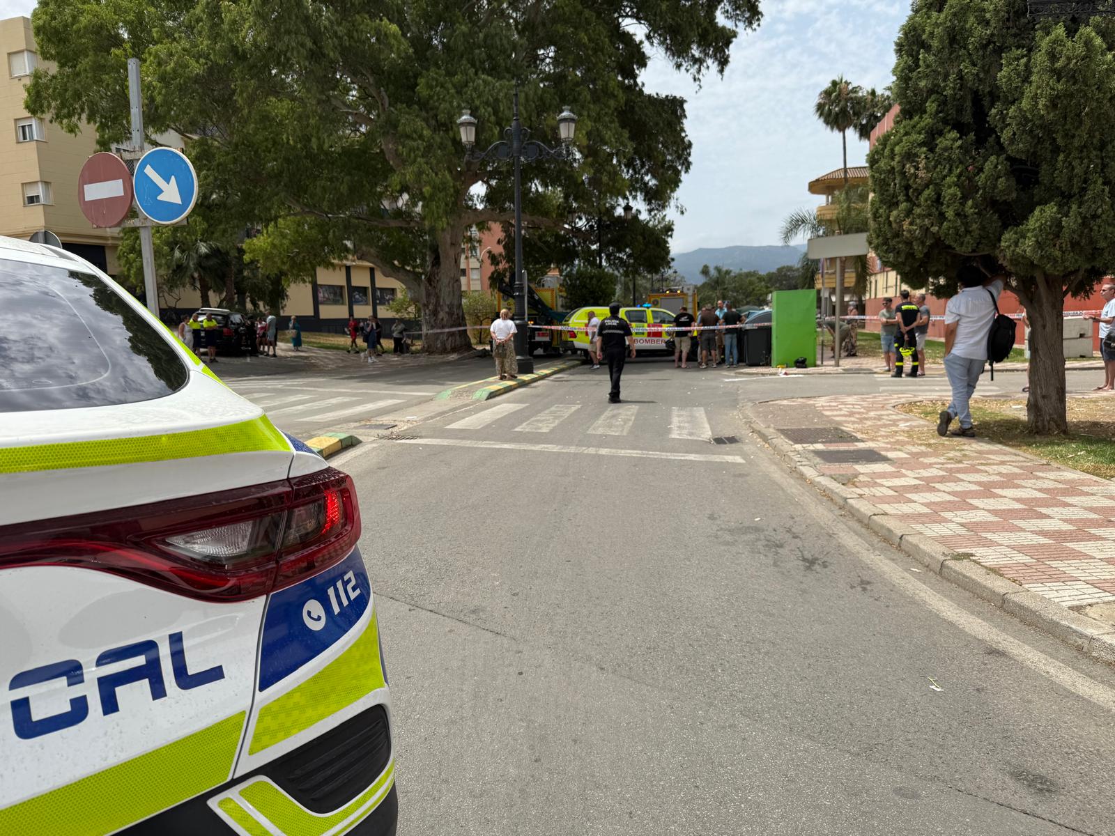 Fallece una mujer tras la colisión de una moto y un coche en la avenida Carlos Cano.