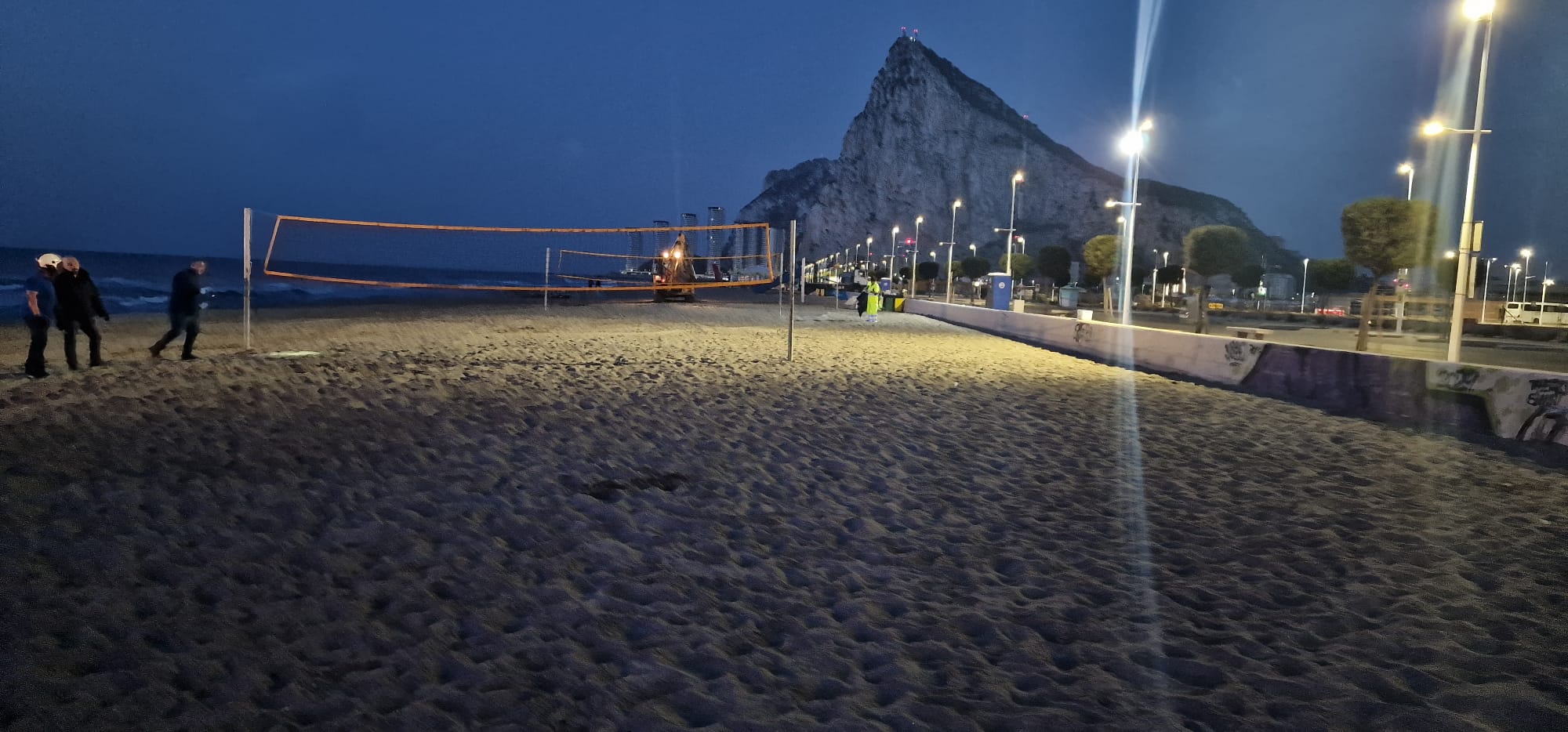 Las playas de La Línea recuperan su buen estado tras la Noche de San Juan. 