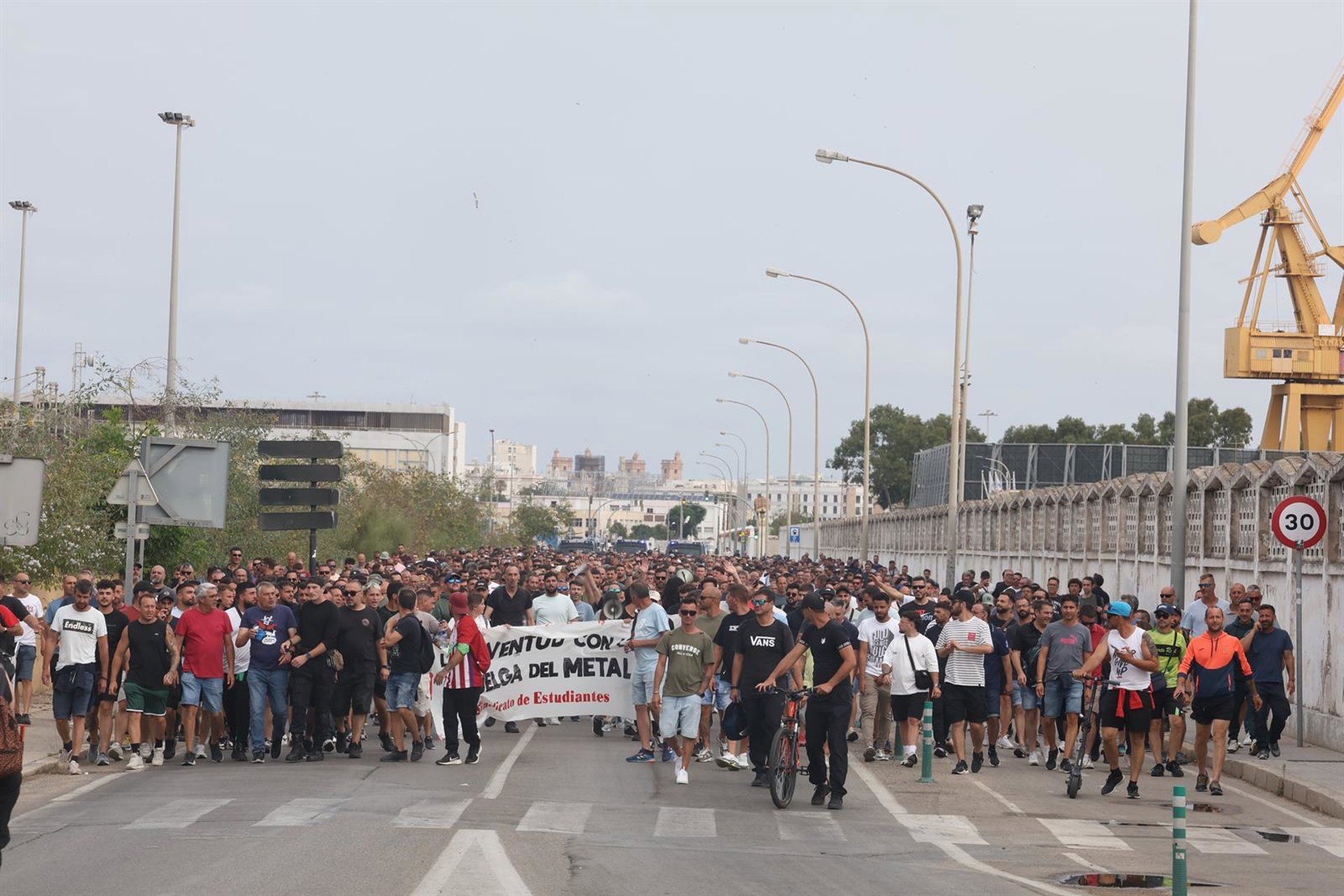 UGT acudirá a la convocatoria de la Junta porque "hay que buscar una solución para los trabajadores del metal". Foto: Nacho Frade / Europa Press.