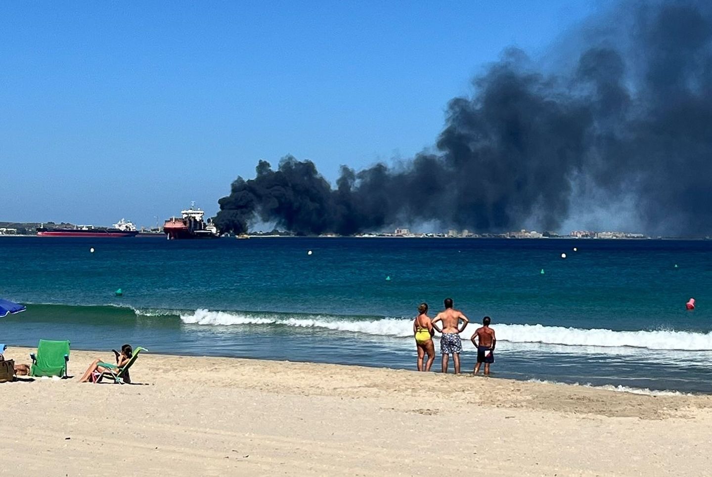 El Puerto desactiva el Plan de Autoprotección tras el incendio de la embarcación de servicio. Foto: F.M. / 8Directo.
