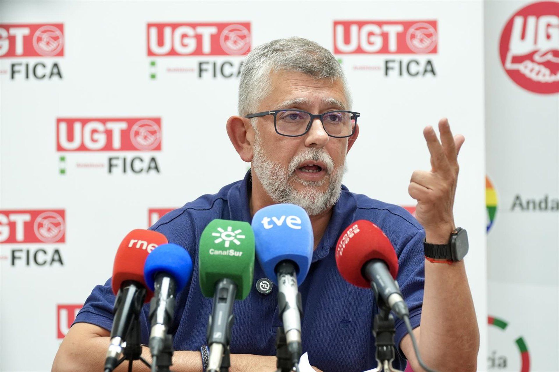 El secretario general de UGT FICA Andalucía, José Manuel Rodríguez Saucedo, en rueda de prensa para explicar los detalles del convenio del metal. - MARÍA JOSÉ LÓPEZ / EUROPA PRESS