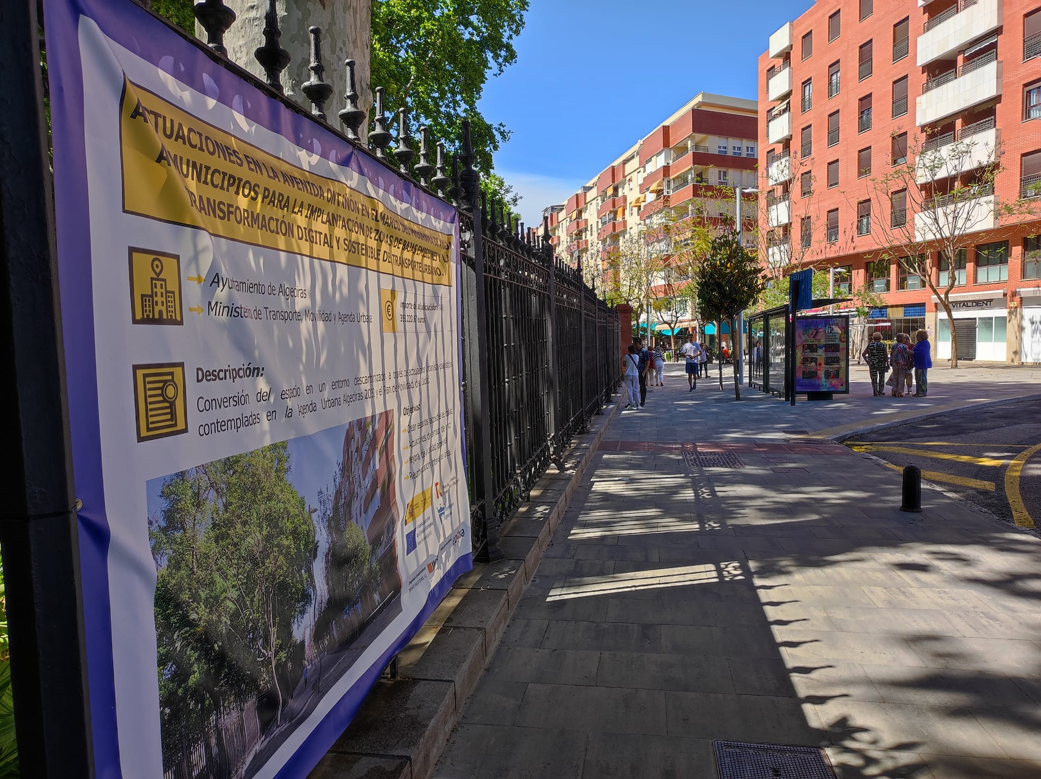 Las paradas de autobús de Blas Infante y Capitán Ontañón, suprimidas temporalmente por las obras. Foto: S.D. / 8Directo. 