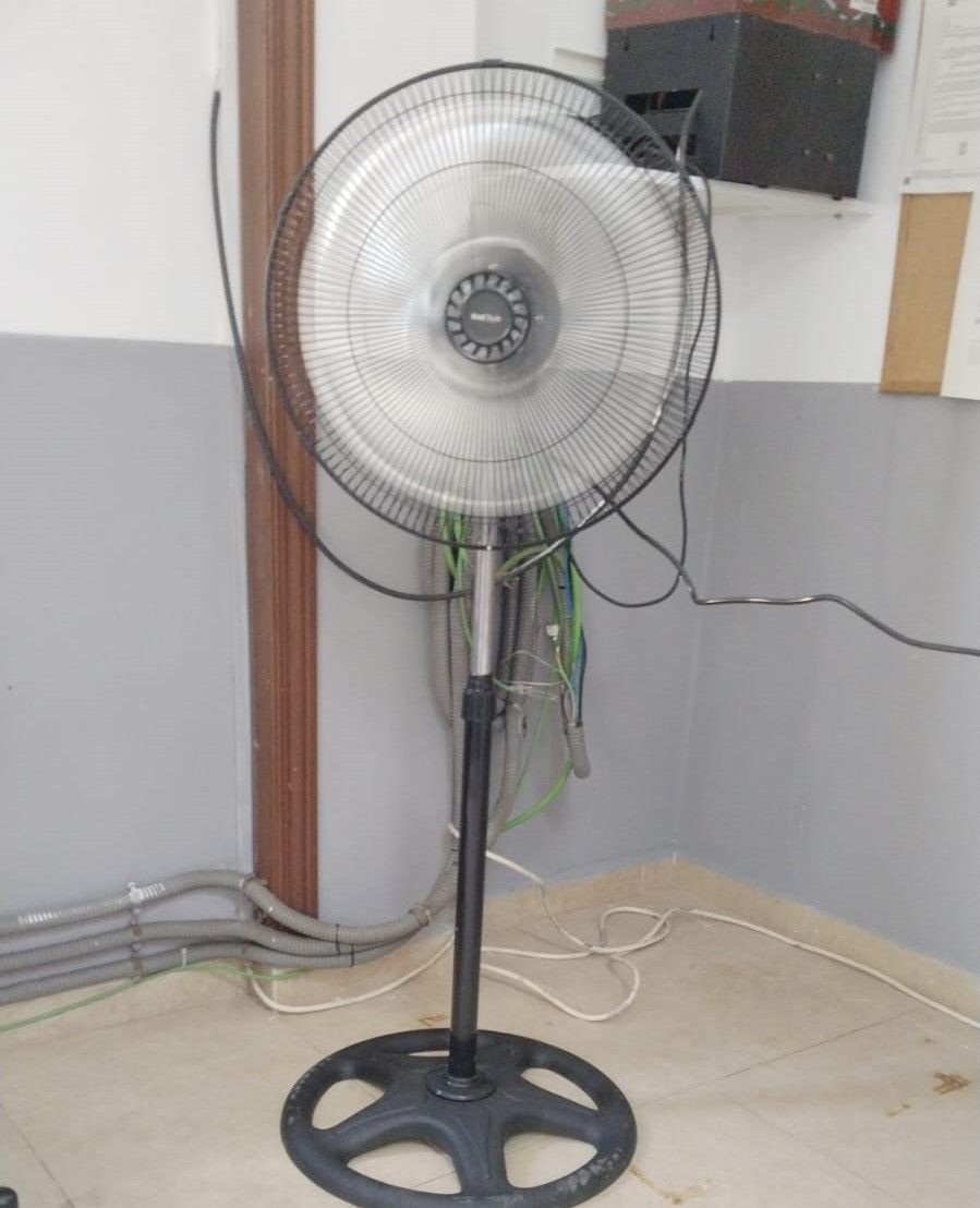 Ventilador con el que trabaja la Guardia Civil del Puesto de La Línea.