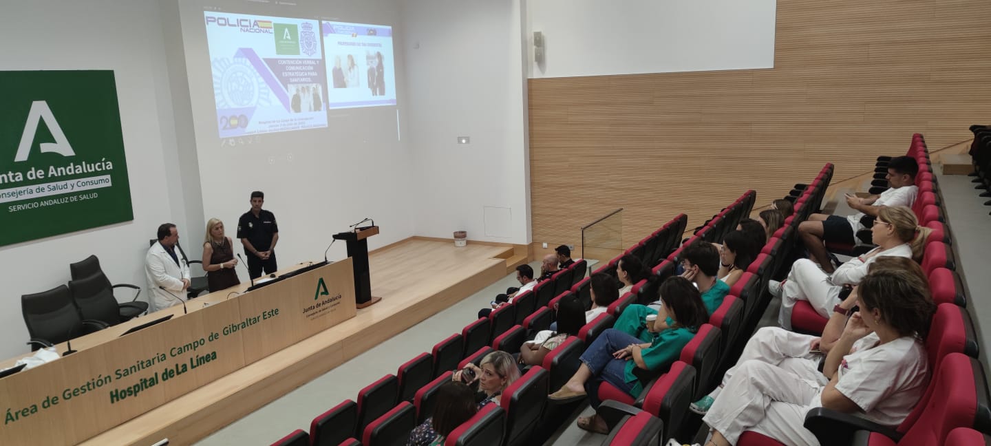 El Hospital de La Línea acoge una formación de prevención contra las agresiones a sanitarios.