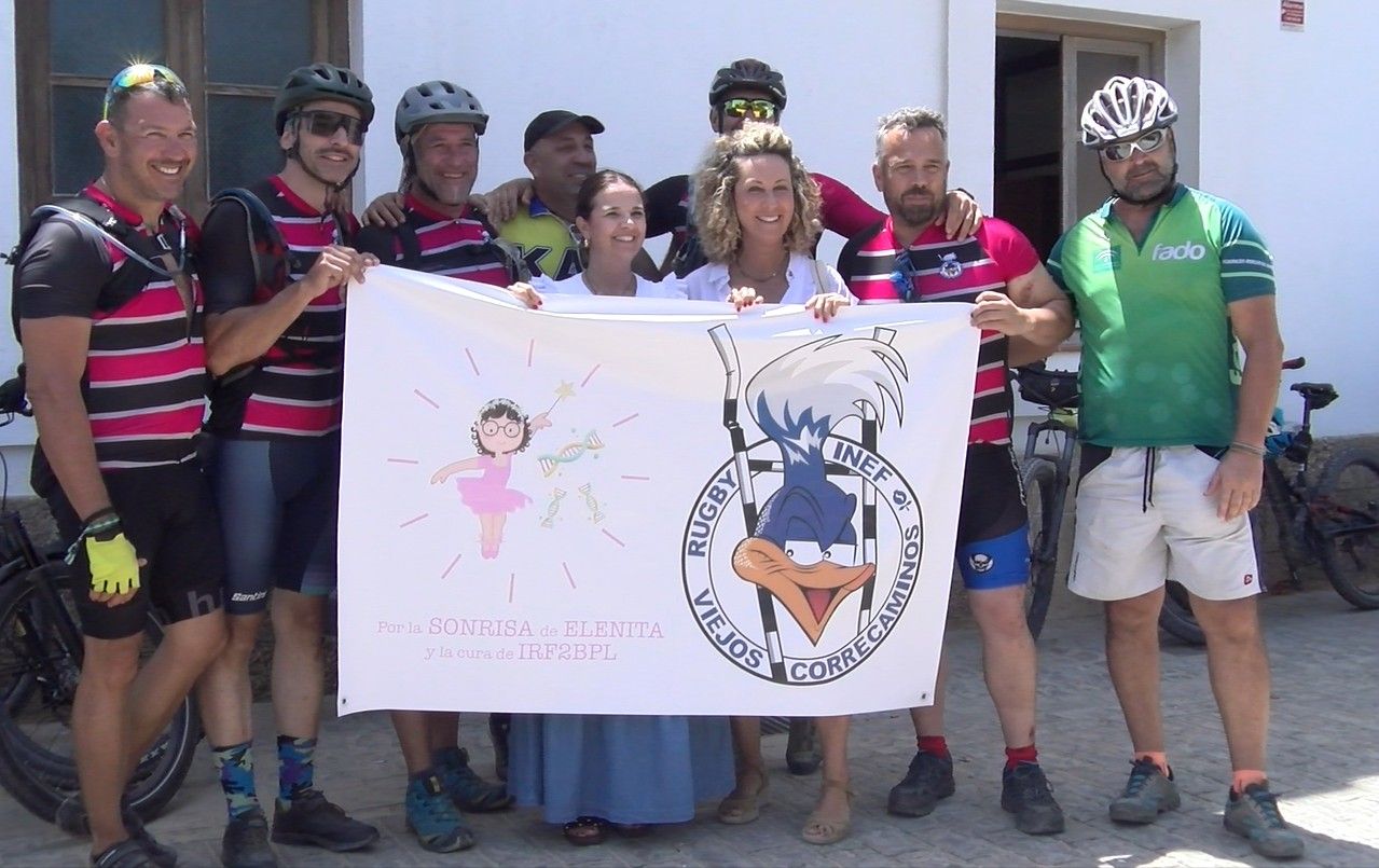 La ruta solidaria 'Por la sonrisa de Elenita' hace escala en Tarifa 