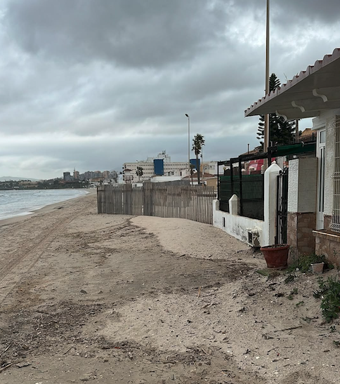 'Salvemos Rinconcillo' cuestiona el trasvase: "Se está echando arena en la zona menos afectada".