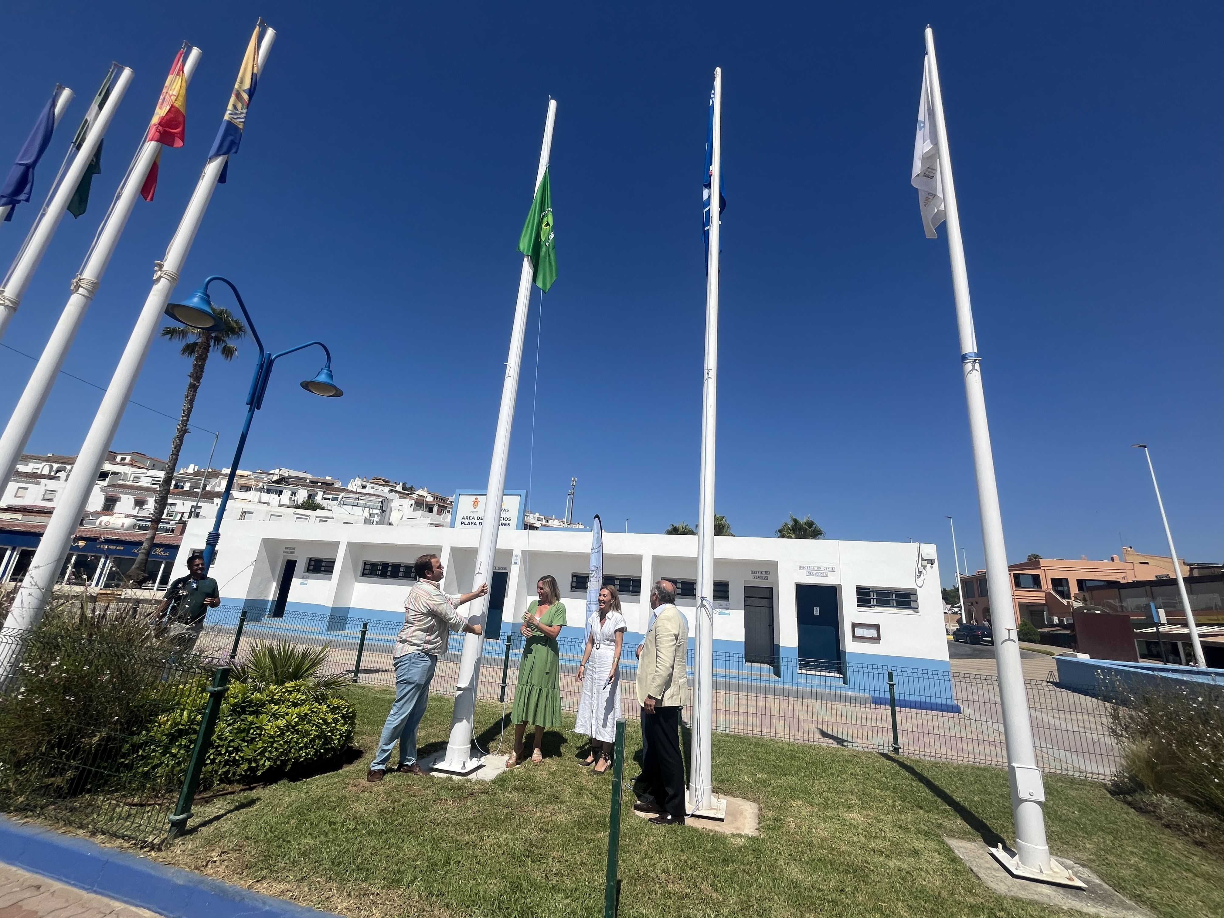 Getares ya luce su decimoquinta Bandera Azul de los Mares Limpios de Europa