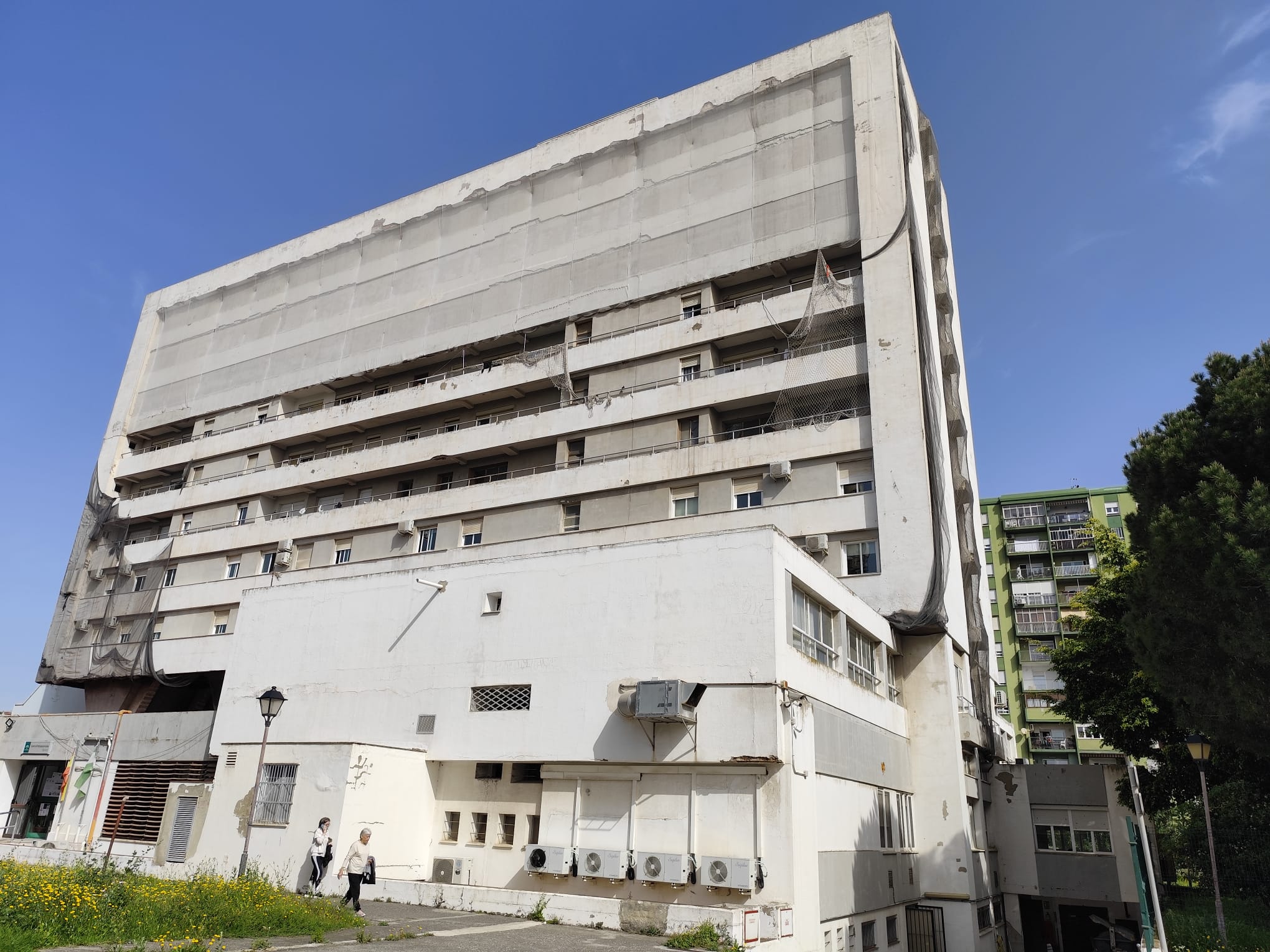 IU llevará al Parlamento la falta de auxiliares y el abandono del asilo de San José Artesano.