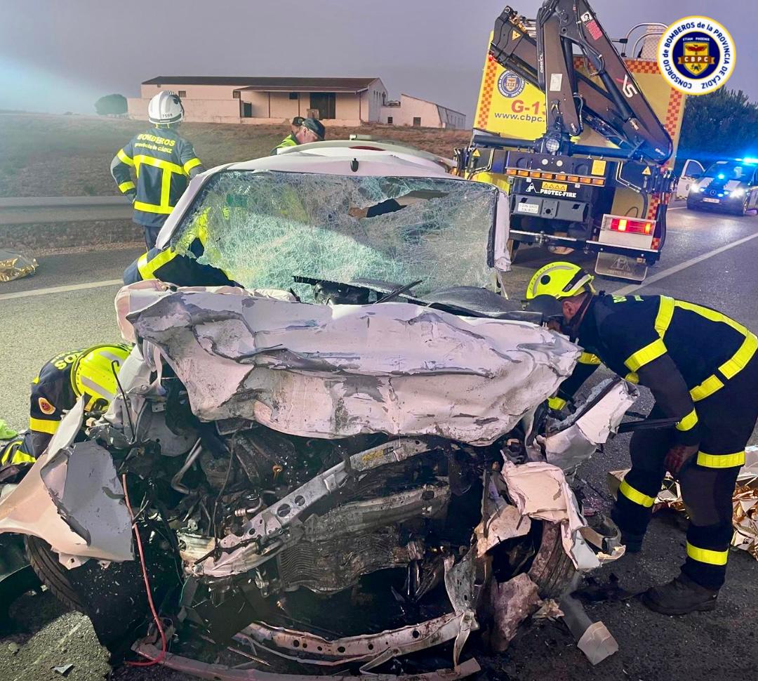 Imagen de Bomberos. Un joven algecireño fallece en un accidente de tráfico en Arcos de la Frontera