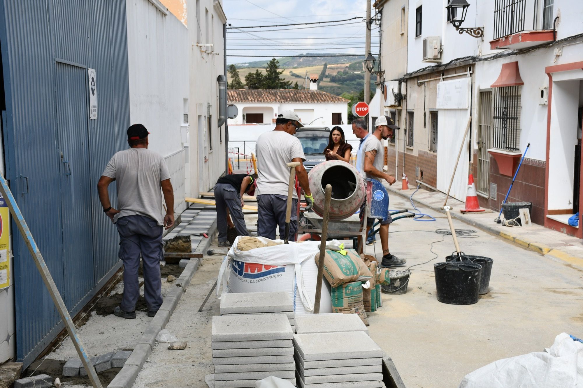 La plaza de la Vegueta en San Enrique gana aparcamientos tras la remodelación.