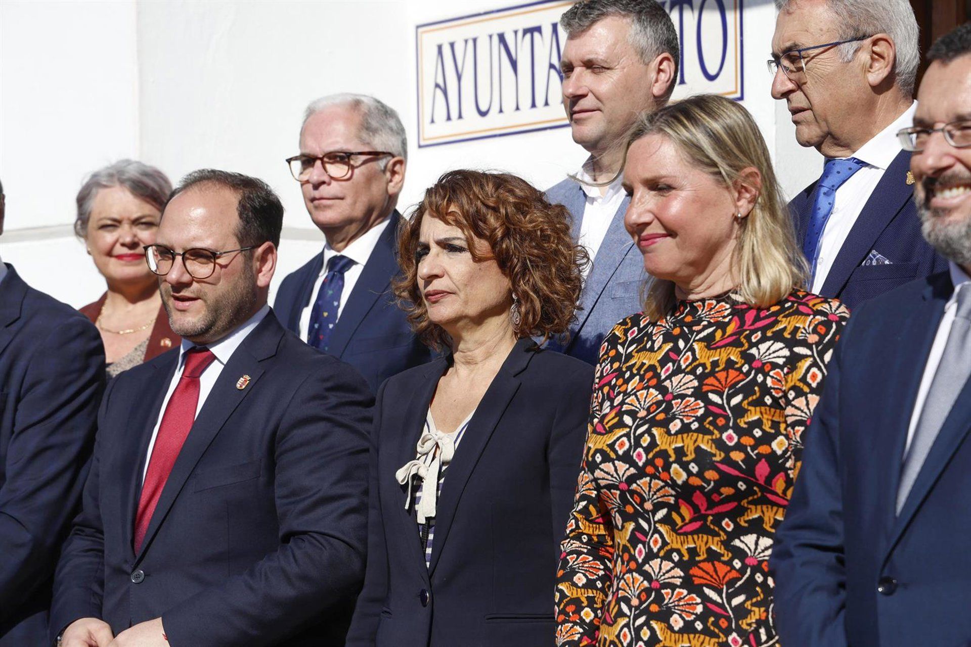 Archivo - La vicepresidenta María Jesús Montero y la presidenta de la Mancomunidad de Municipios del Campo de Gibraltar, Susana Pérez Custodio, en febrero de este 2025 en una reunión en Castellar de la Frontera. - Nono Rico - Archivo