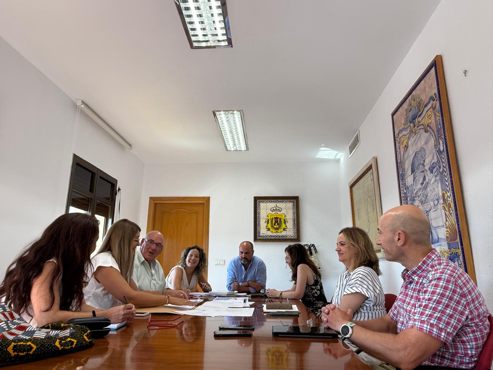 La perrera de Los Barrios y el Ayuntamiento avanzan en el proyecto de las nuevas instalaciones 