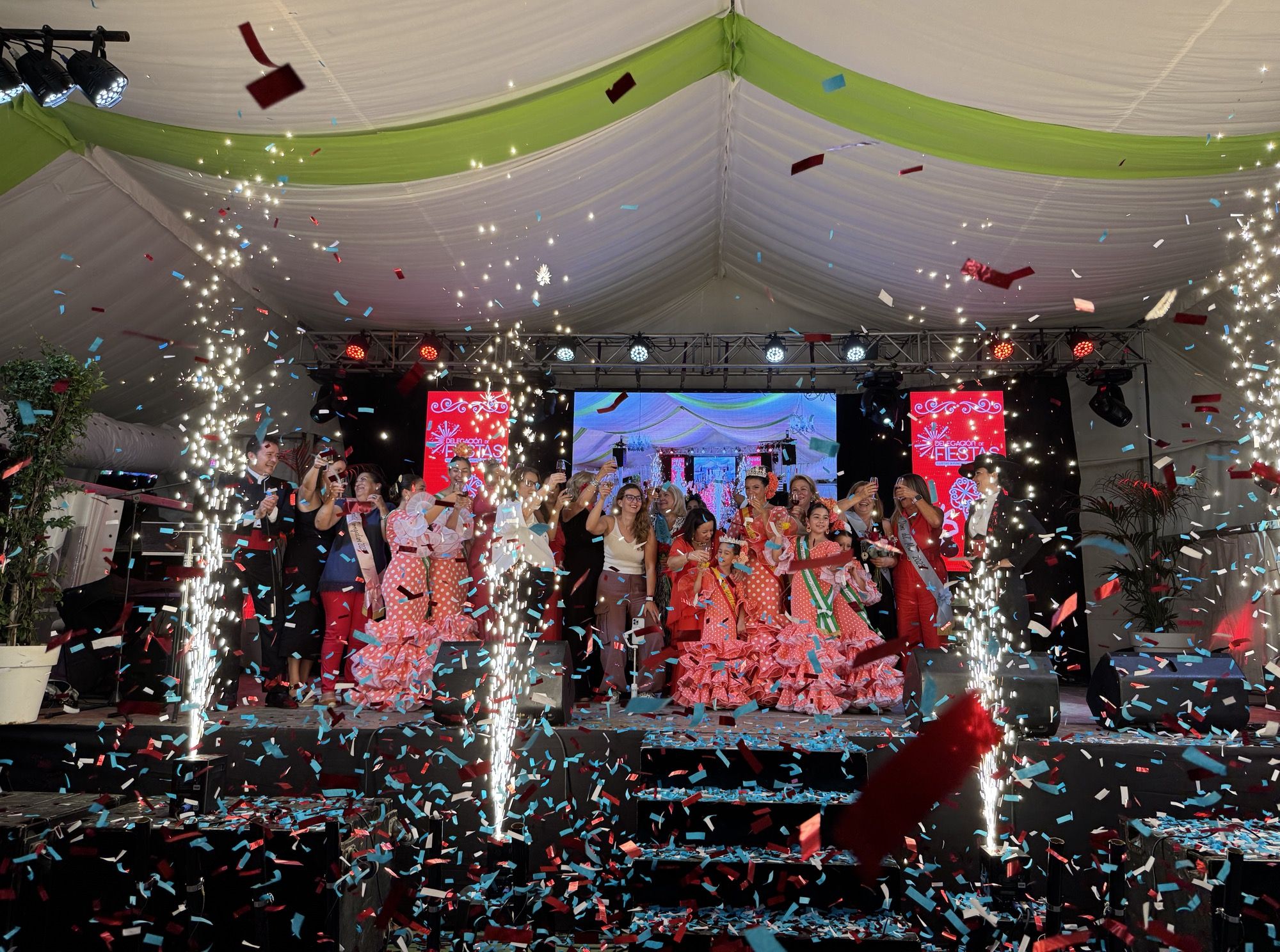 Torreguadiaro da la bienvenida su feria con la coronación de sus reinas y un emotivo homenaje a Manuel Gavira