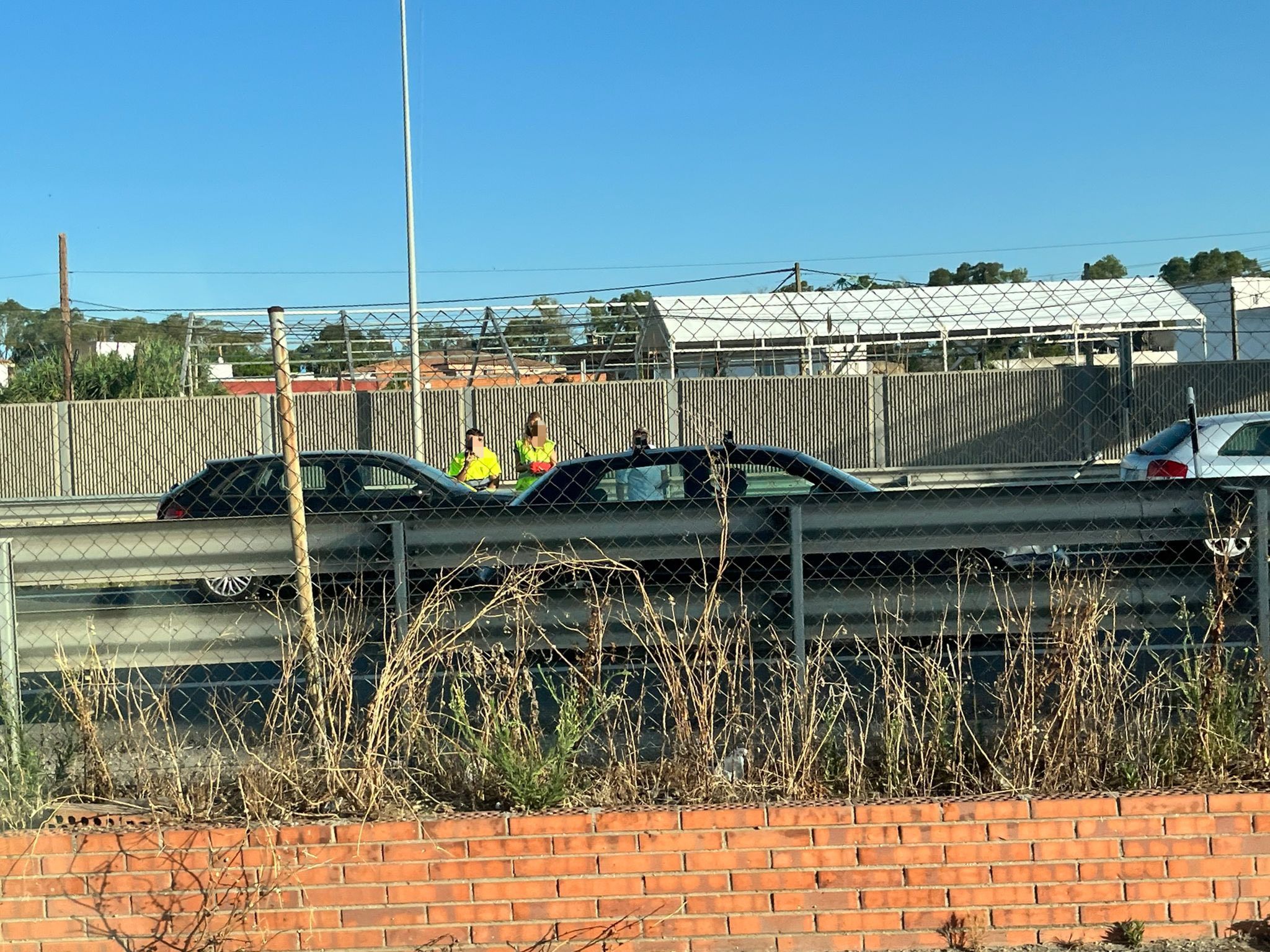 Imagen de uno de los accidentes de esta mañana. Imagen de 8Directo. La A-7 registra dos accidentes, un herido y la avería de un camión en menos de una hora en la comarca Imagen de uno de los accidentes de esta mañana. Imagen de 8Directo. La A-7 registra dos accidentes, un herido y la avería de un camión en menos de una hora en la comarca