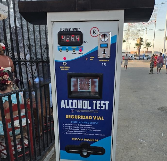 Alcohol test en la feria de La Línea: la máquina con la que puedes conocer la tasa de alcohol por un euro