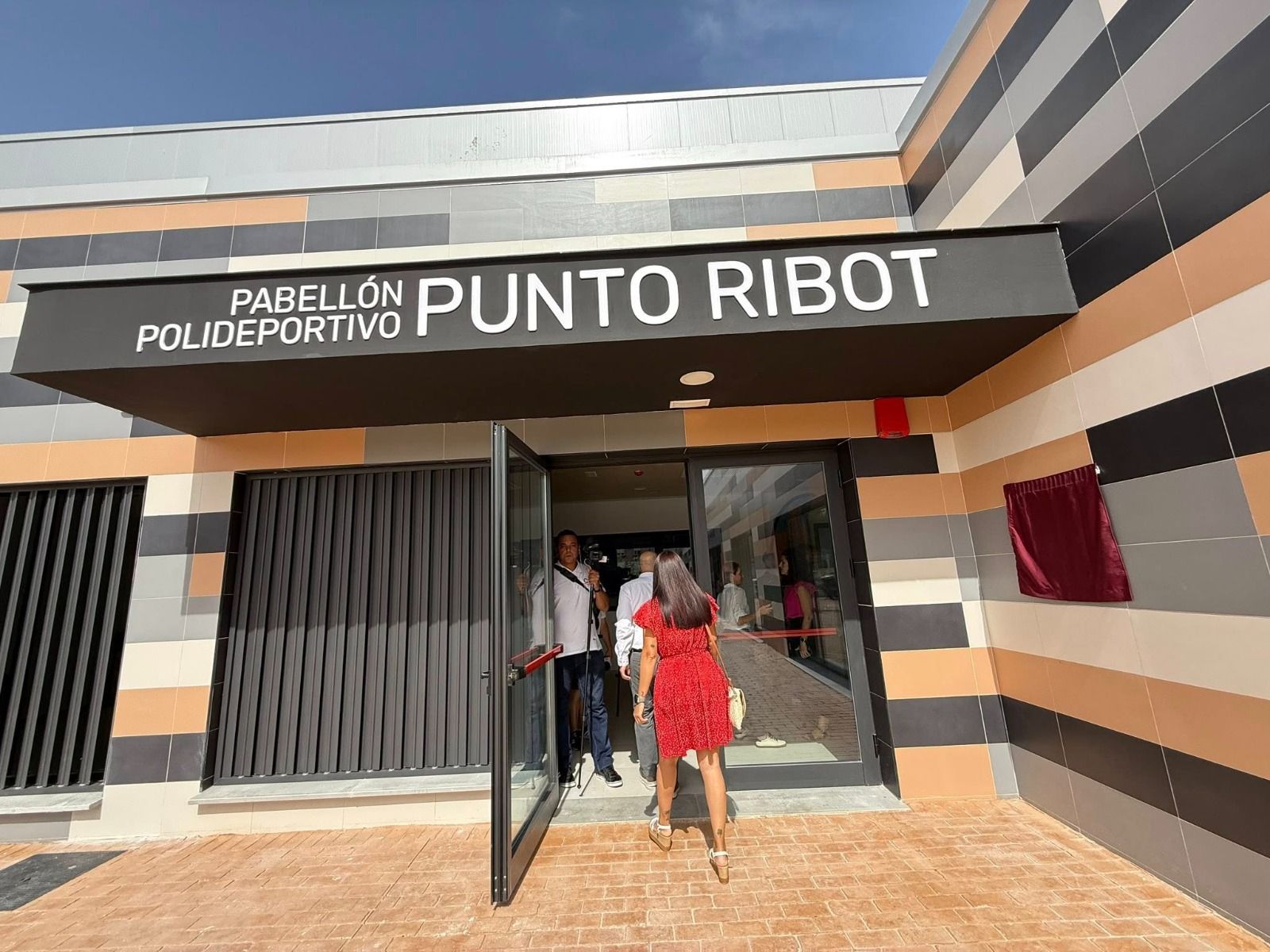 El pabellón Punto Ribot contará con un rocódromo en su fachada exterior.