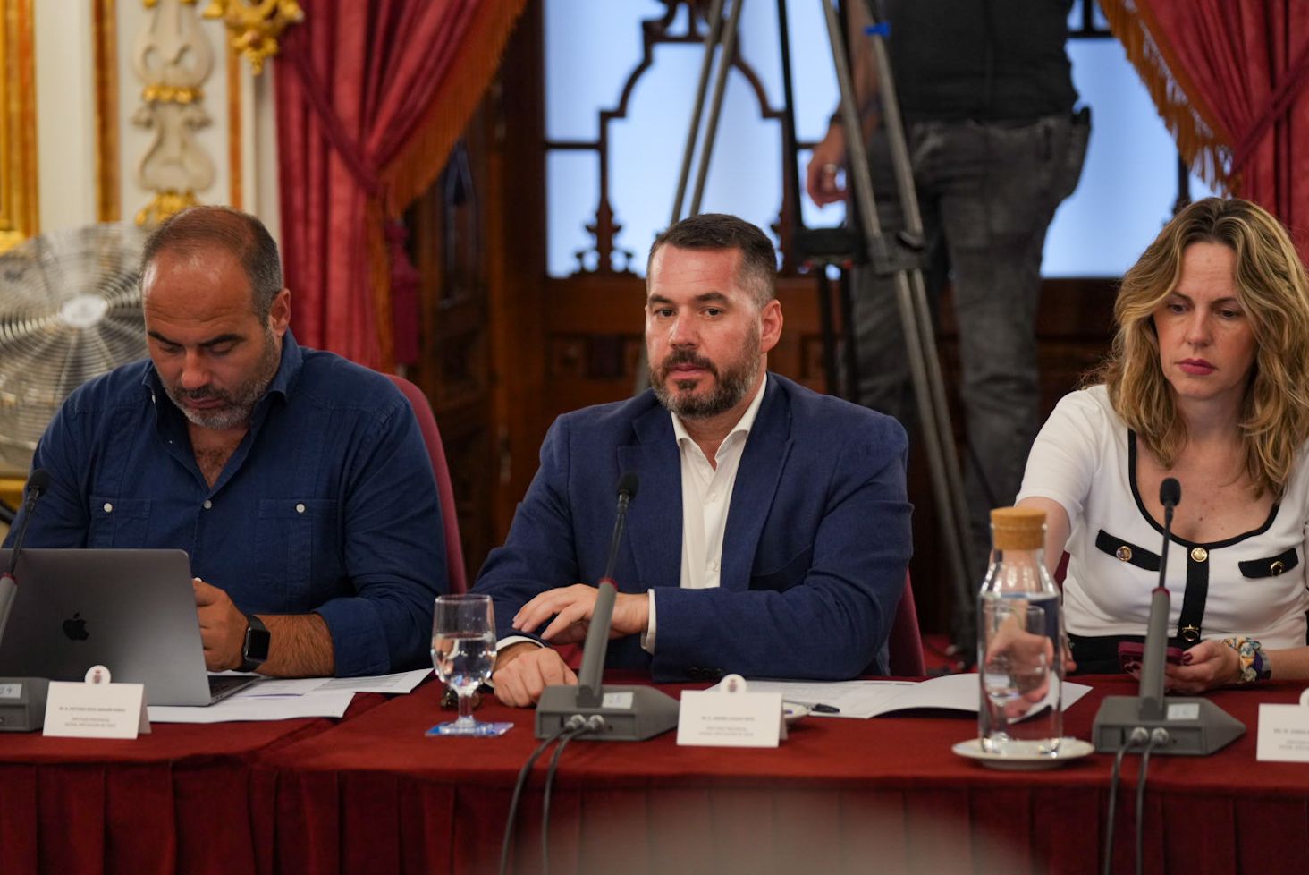 El diputado diputado, Andrés Clavijo, en el pleno de la Diputación de Cádiz. 