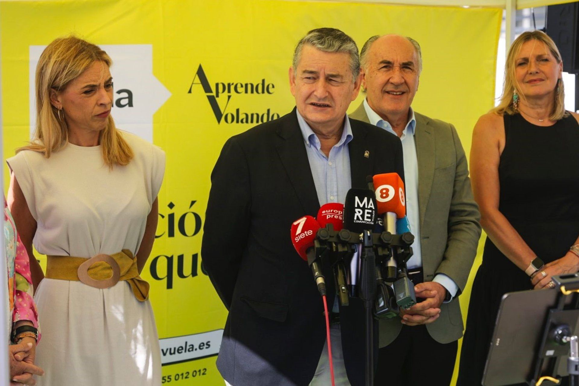 El consejero de la Presidencia, Interior, Diálogo Social y Simplificación Administrativa, Antonio Sanz, atiende a los medios en Algeciras (Cádiz). - NONO RICO/EUROPA PRESS
