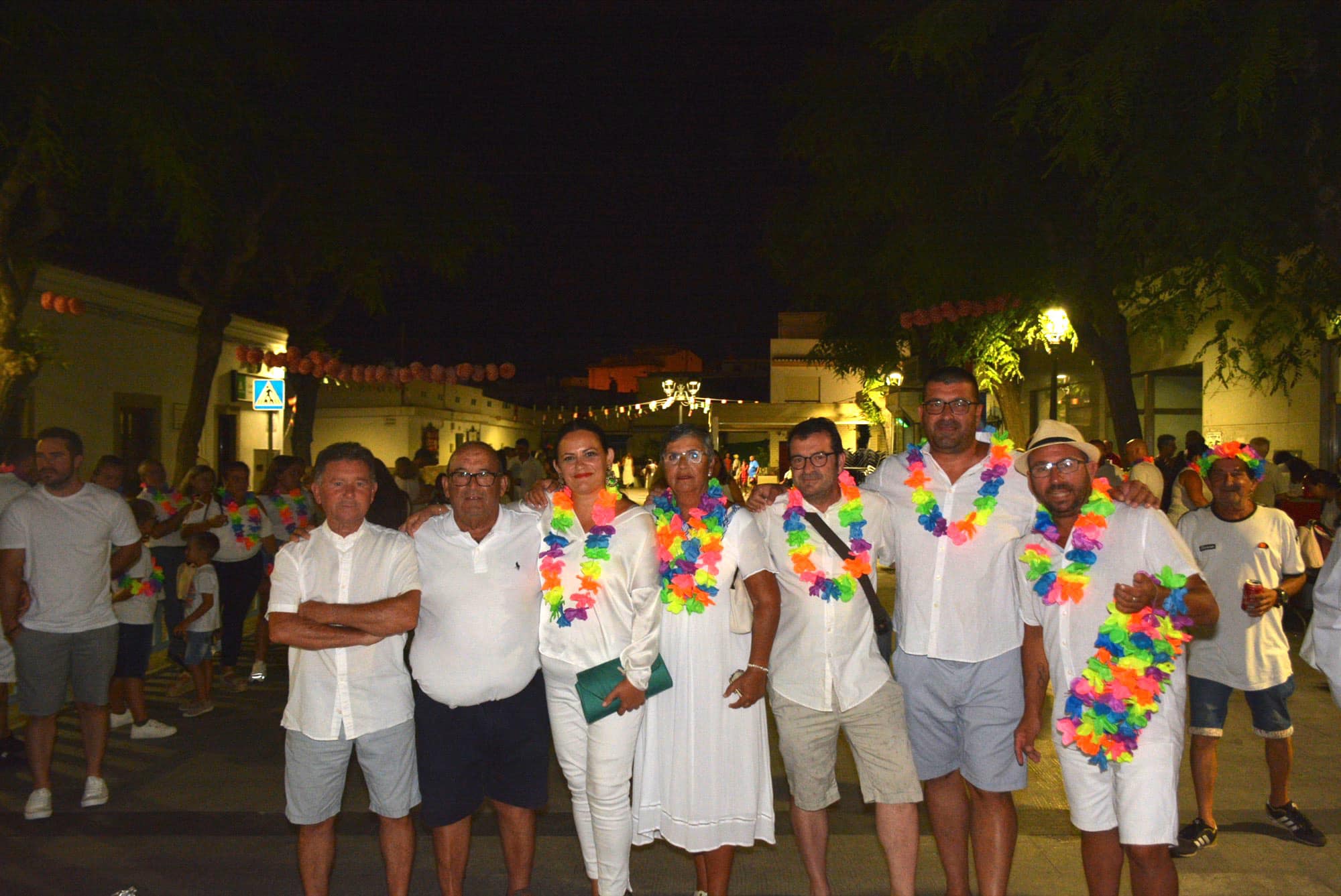 Puente Mayorga se viste de blanco el 9 de agosto para celebrar su Fiesta Ibicenca. Foto de una edición anterior.