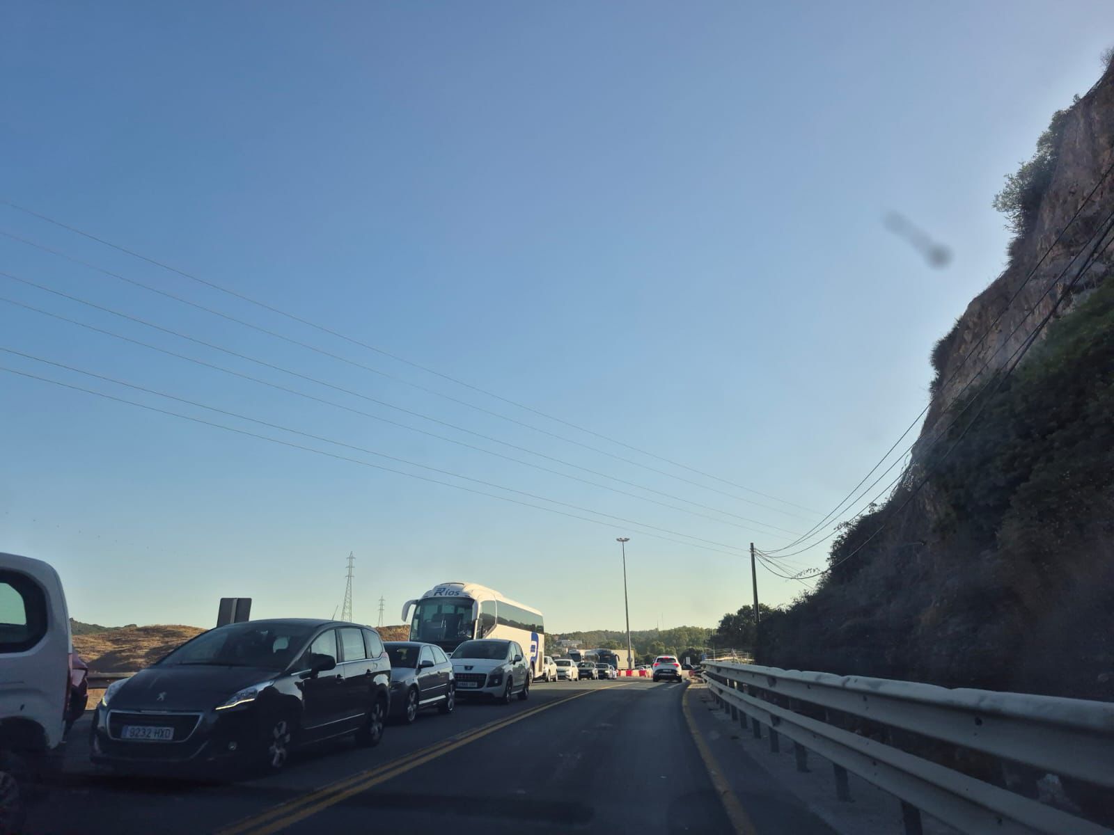Imagen de las retenciones a la entrada a Algeciras en la tarde del martes. Foto: M.A.B/8Directo