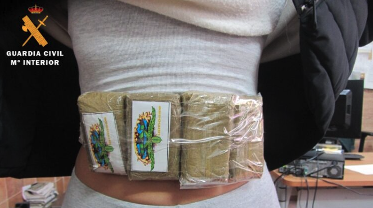 Usa a su hija de 14 años para pasar droga a Algeciras a cambio de un iPhone y termina en prisión. Foto: Guardia Civil, archivo.