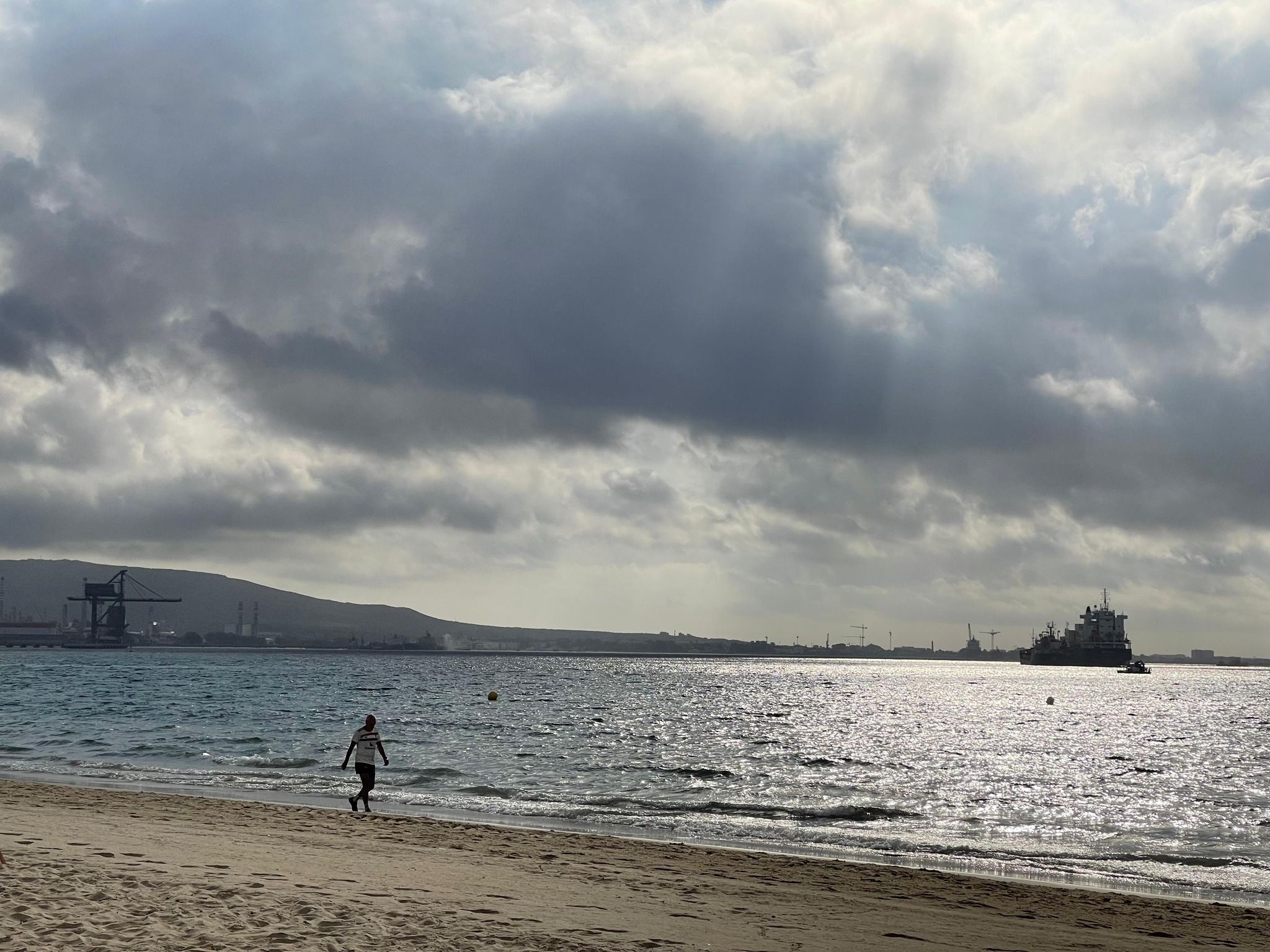 La Aemet prolonga hasta las ocho de la tarde de este jueves la alerta amarilla por viento de 80 Km/h.